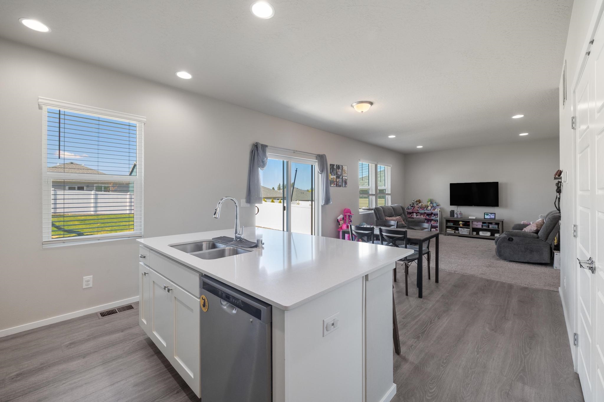 Spokane Valley, Washington, 99037, United States, 4 Bedrooms Bedrooms, ,3 BathroomsBathrooms,Residential,For Sale,1786142
