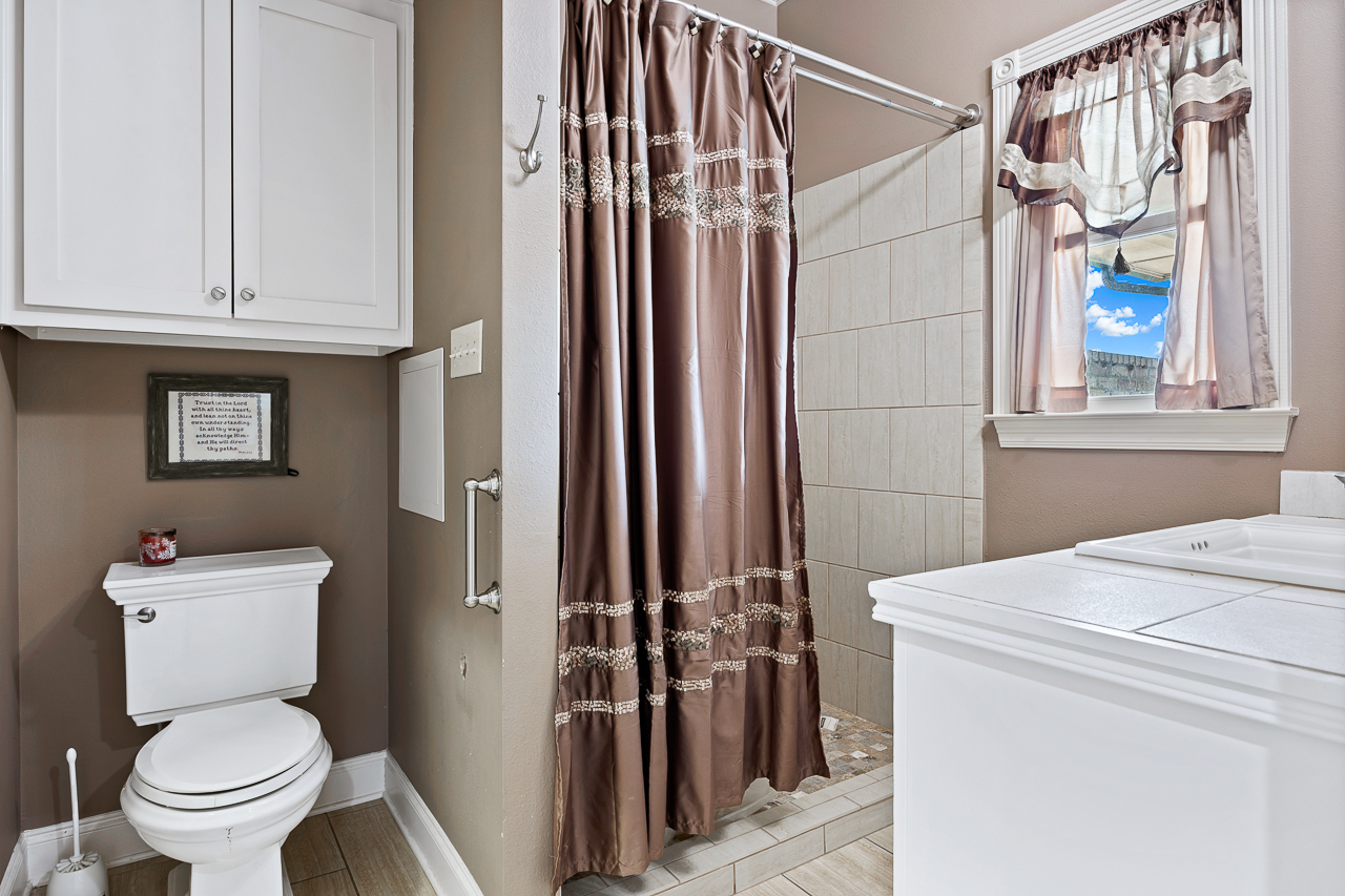 St Amant, Louisiana, 70774, United States, 4 Bedrooms Bedrooms, ,3 BathroomsBathrooms,Residential,For Sale,1766387