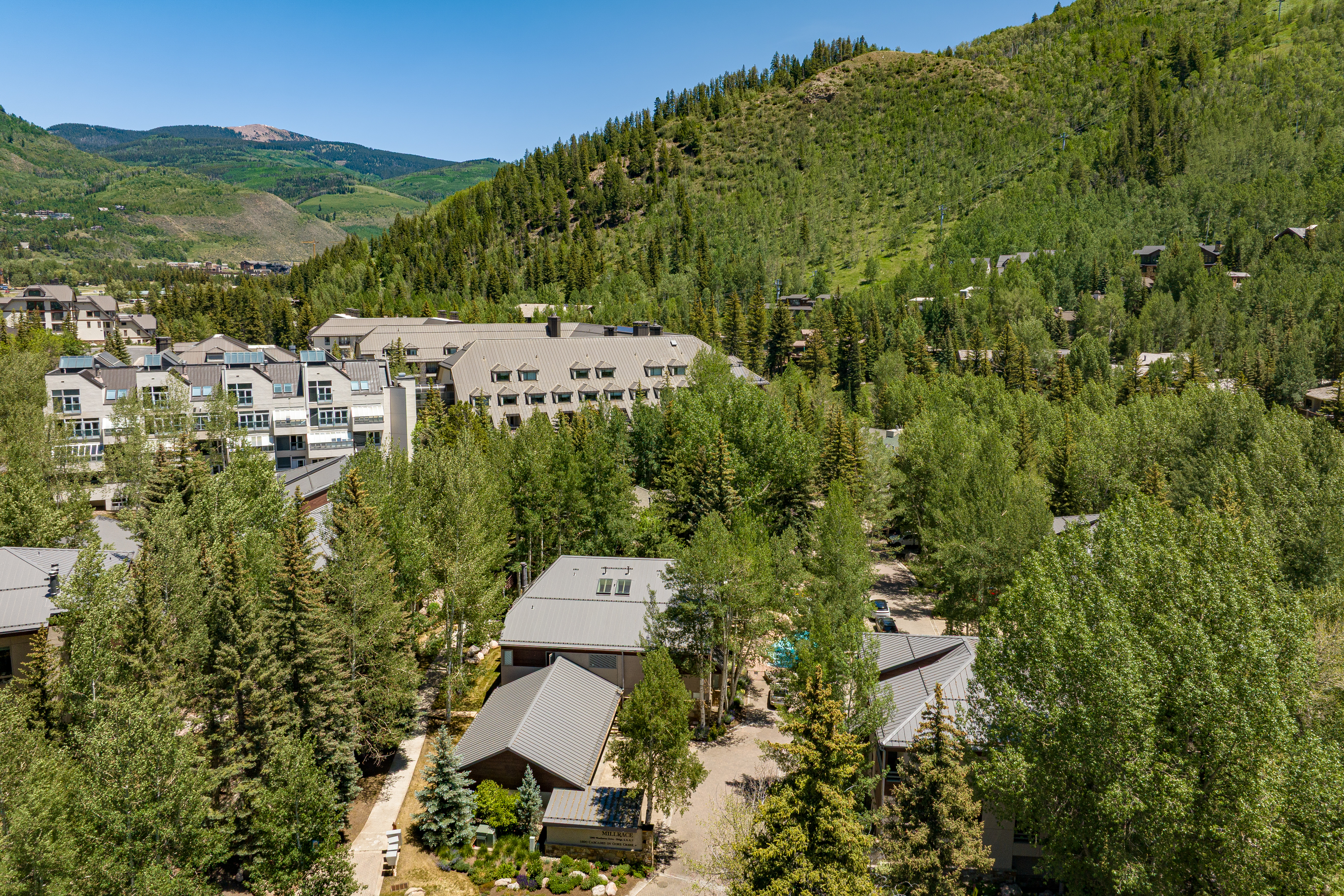 The Ultimate Alpine Retreat: Privacy Meets Convenience in Cascade Village - 物件實景