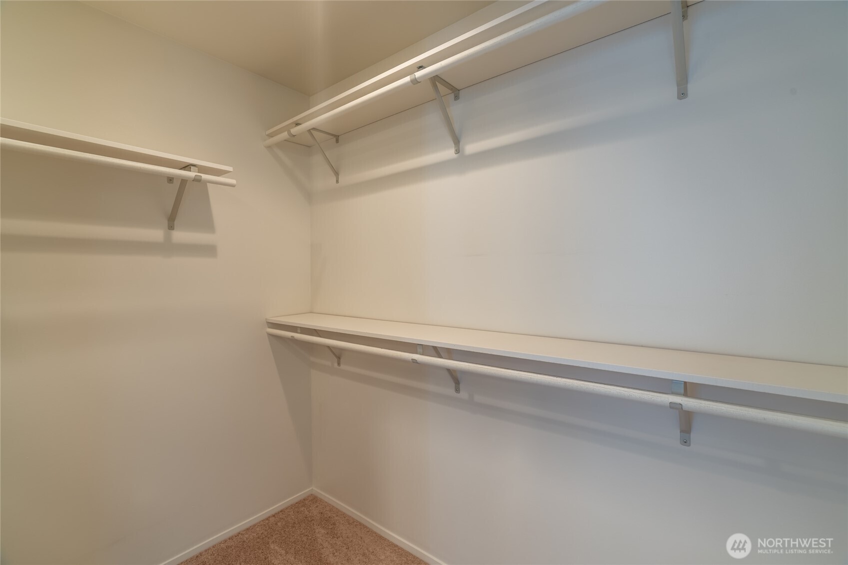 Kirkland, Washington, 98033, United States, 3 Bedrooms Bedrooms, ,2 BathroomsBathrooms,Residential,For Sale,1988237