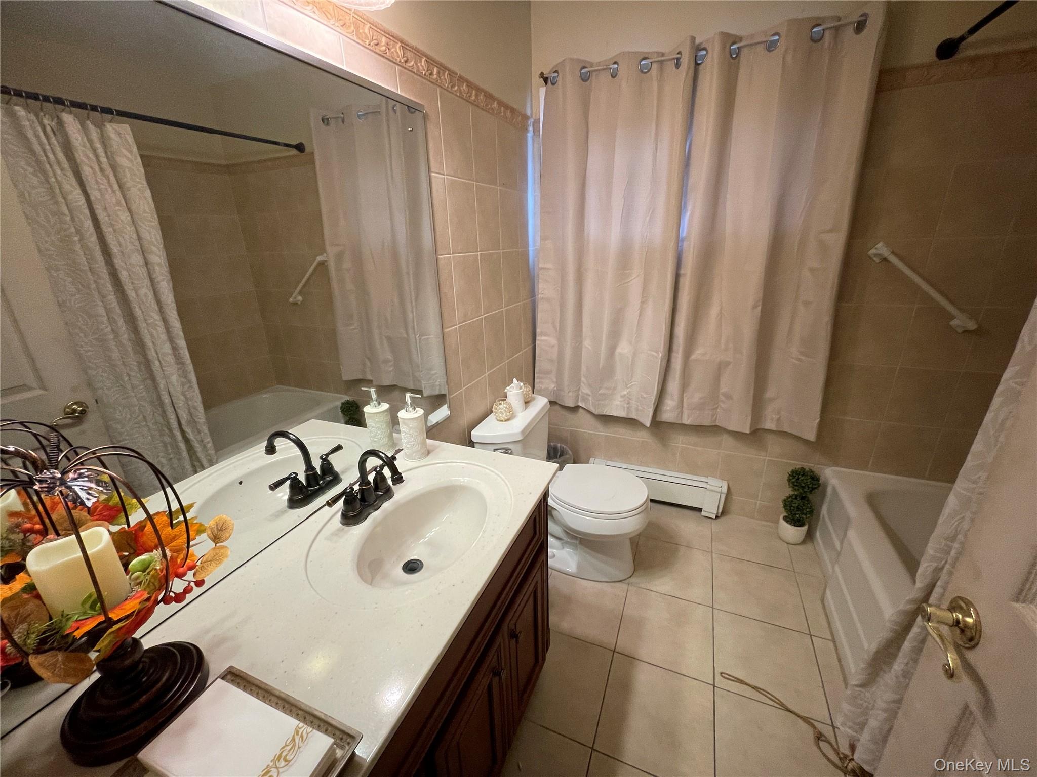 North Babylon, New York, 11703, United States, 3 Bedrooms Bedrooms, ,1 BathroomBathrooms,Residential,For Sale,1990233