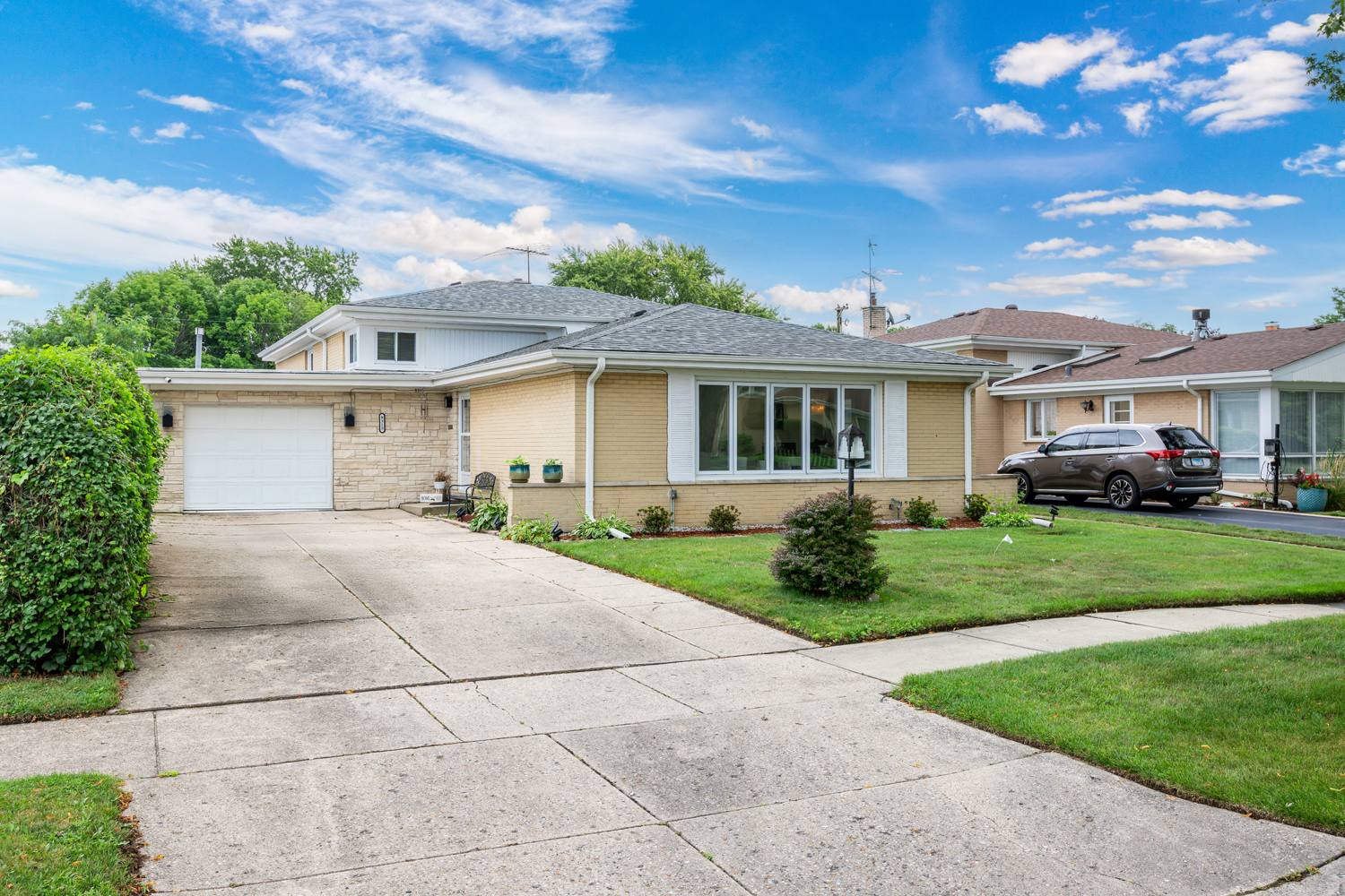 Morton Grove, Illinois, 60053, United States, 5 Bedrooms Bedrooms, ,3 BathroomsBathrooms,Residential,For Sale,1928760