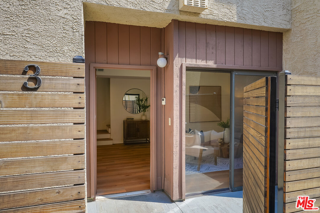 Los Angeles, California, 90025, United States, 2 Bedrooms Bedrooms, ,3 BathroomsBathrooms,Residential,For Sale,1940642