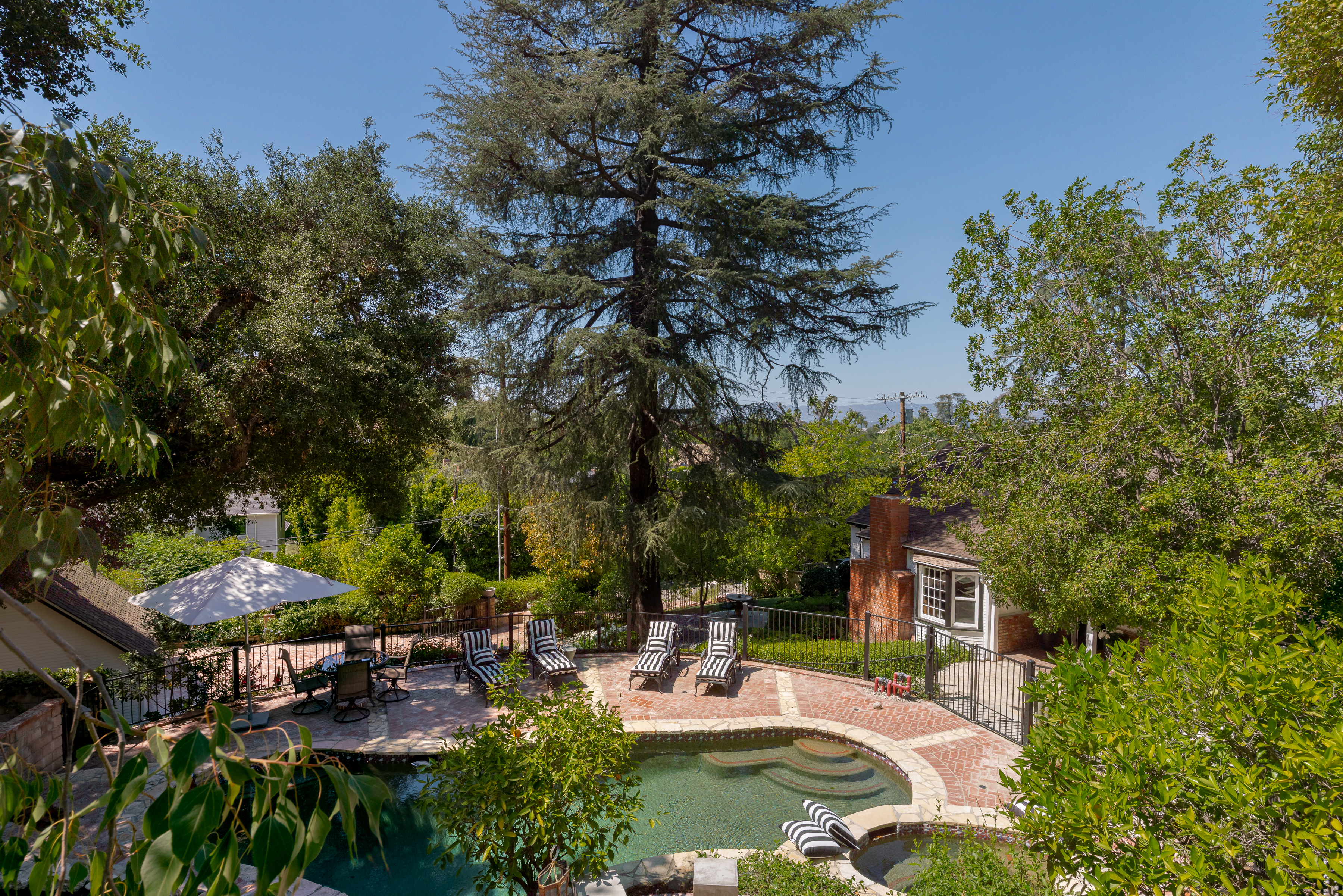  4650 Encino Avenue - 物件實景