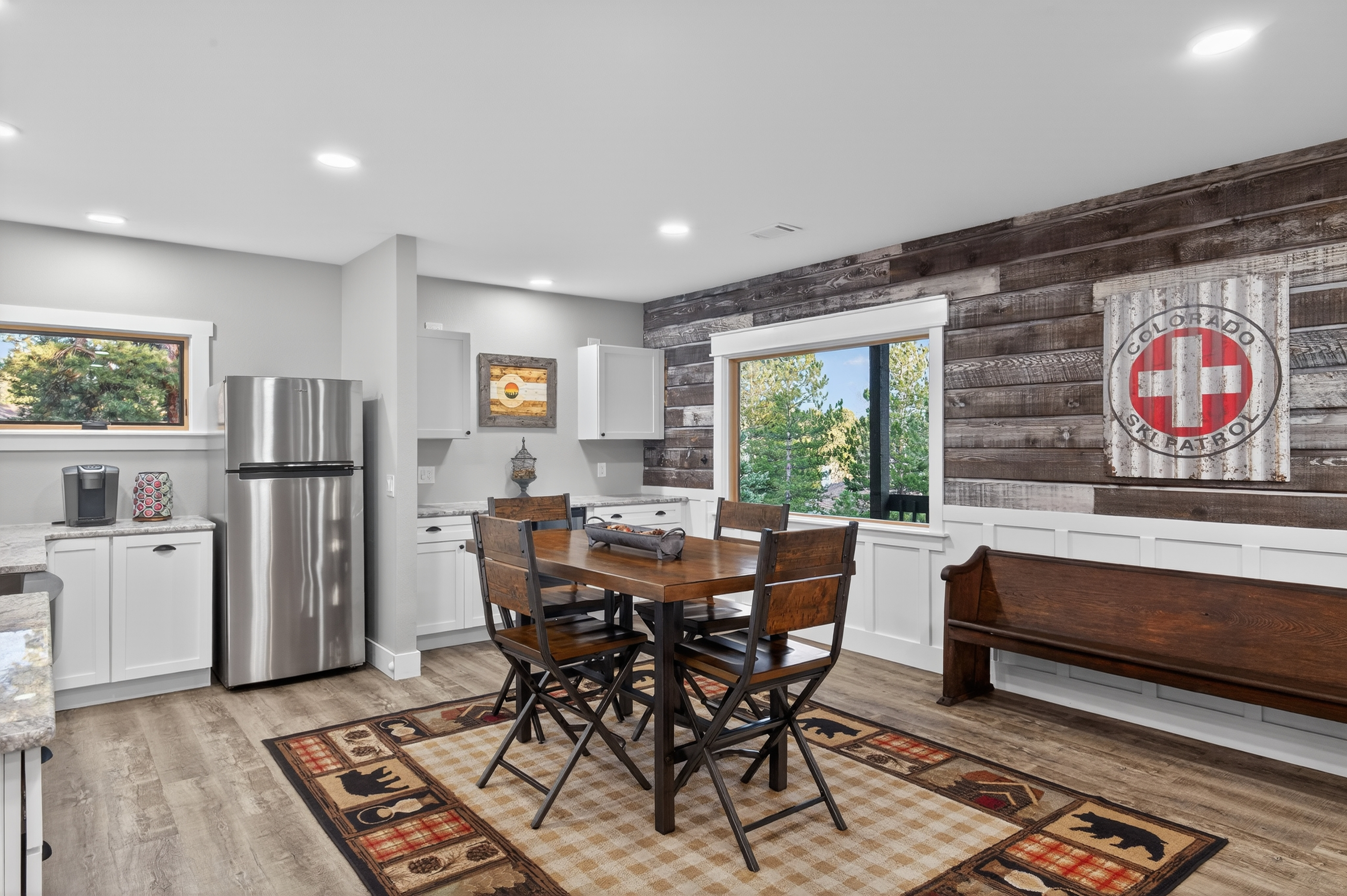  Thoughtfully Updated Throughout - 物件實景