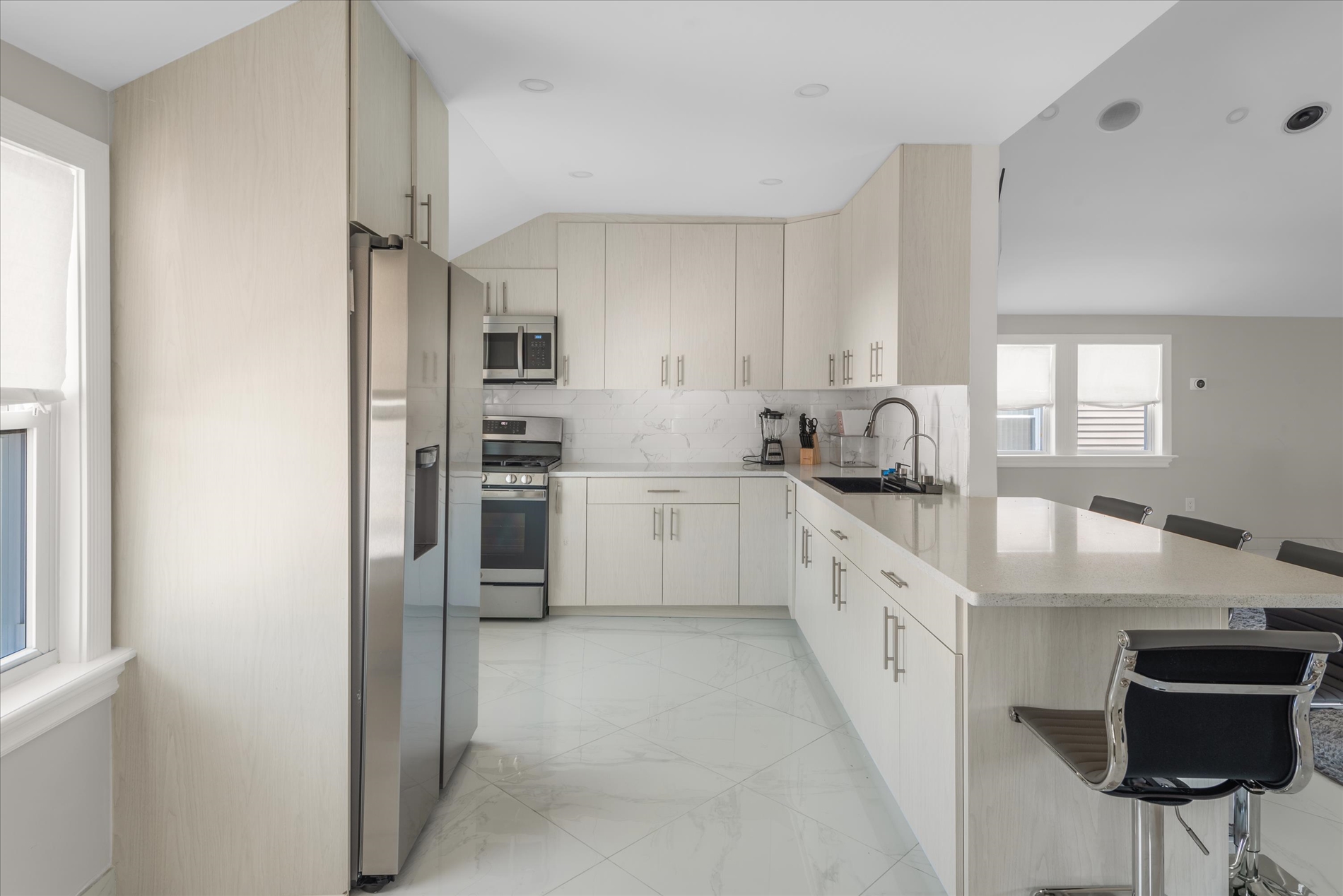 Howard Beach, New York, 11414, United States, 5 Bedrooms Bedrooms, ,2 BathroomsBathrooms,Residential,For Sale,2049449