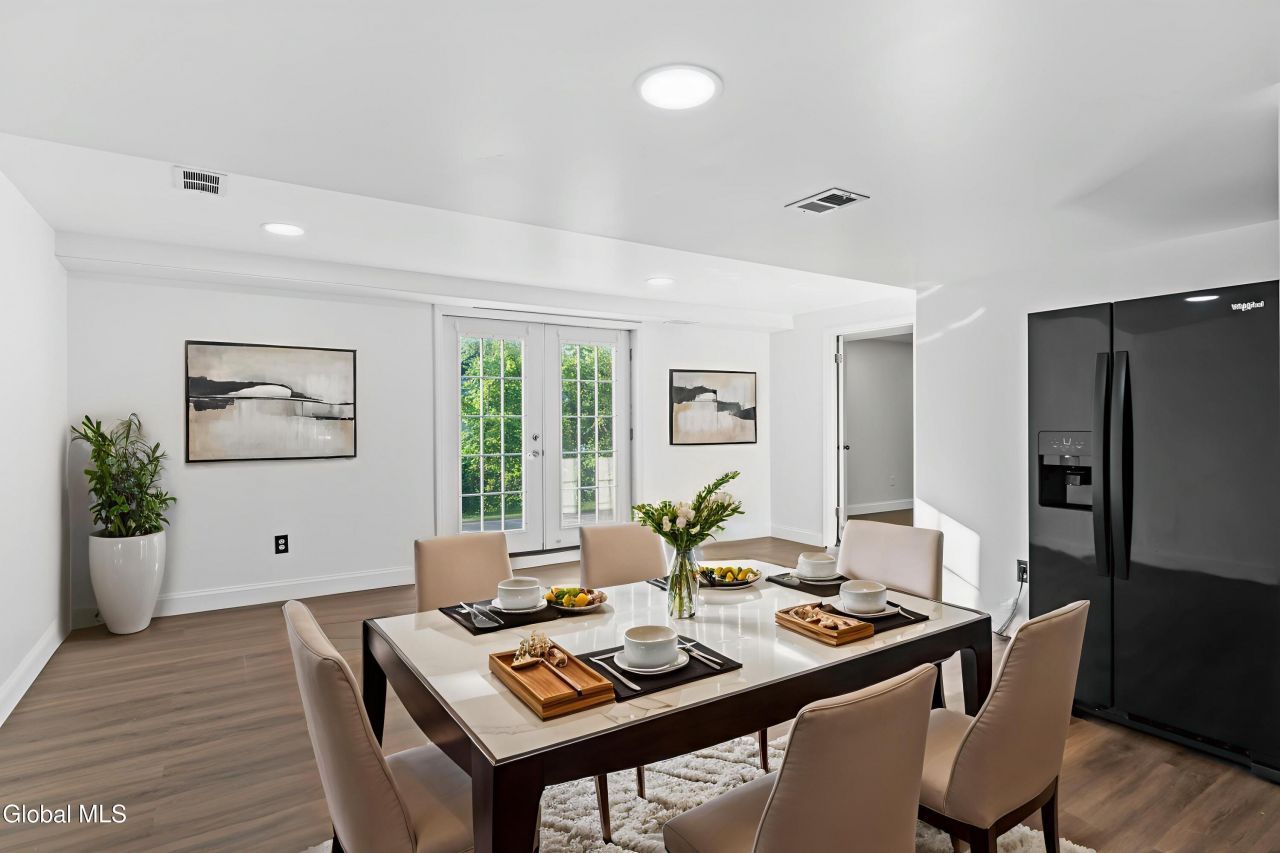 Niskayuna, New York, 12309, United States, 6 Bedrooms Bedrooms, ,4 BathroomsBathrooms,Residential,For Sale,1906999