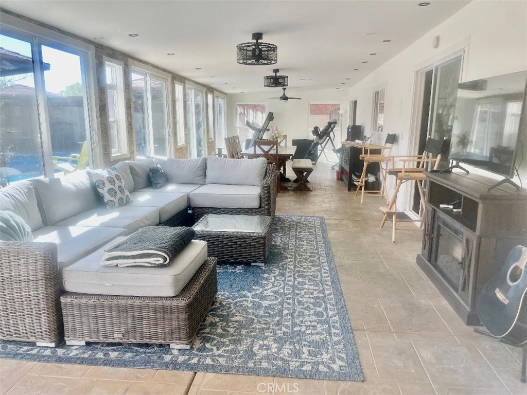 Ontario, California, 91761, United States, 4 Bedrooms Bedrooms, ,3 BathroomsBathrooms,Residential,For Sale,2009080