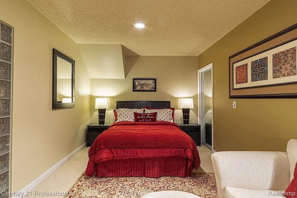 OrchardLake, Michigan, 48323, United States, 5 Bedrooms Bedrooms, ,5 BathroomsBathrooms,Residential,For Sale,1980200