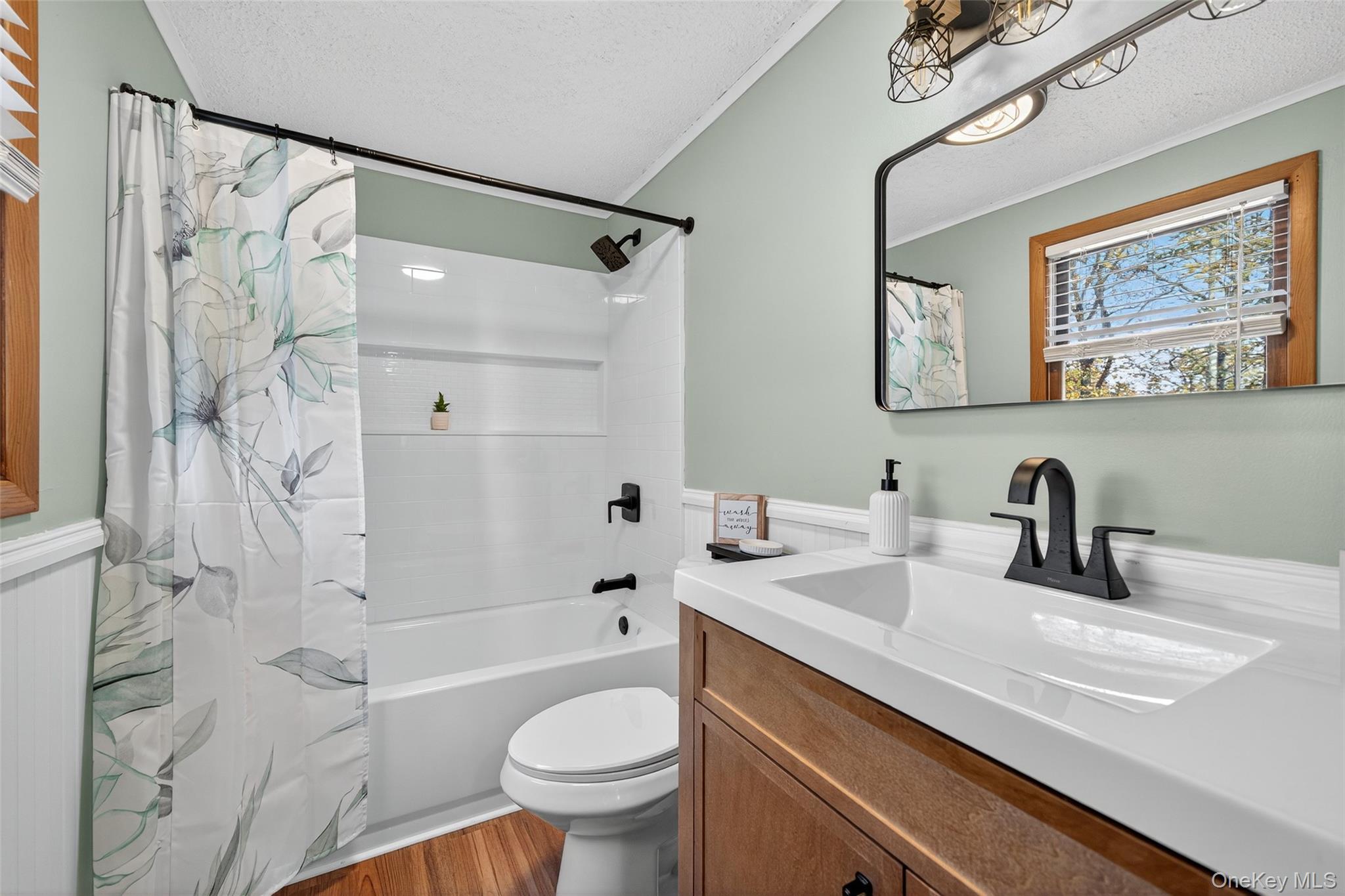 Wallkill, New York, 12589, United States, 4 Bedrooms Bedrooms, ,3 BathroomsBathrooms,Residential,For Sale,1989715