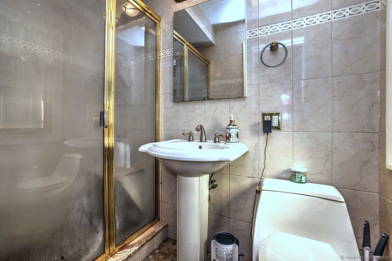 Woodbridge, Connecticut, 06525, United States, 3 Bedrooms Bedrooms, ,2 BathroomsBathrooms,Residential,For Sale,1989444