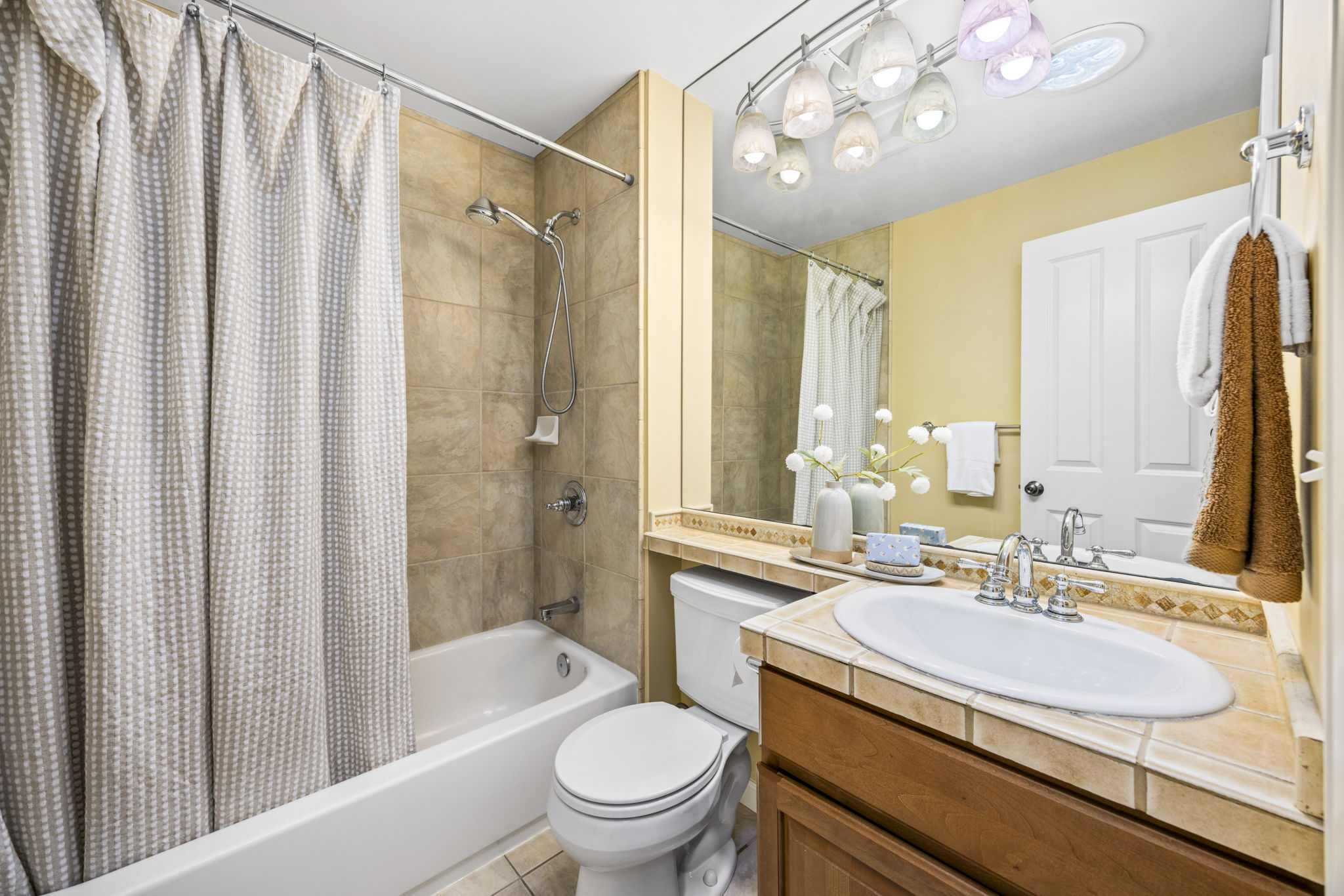  231 105th Ave SE, Bellevue, WA 98004 - 物件實景