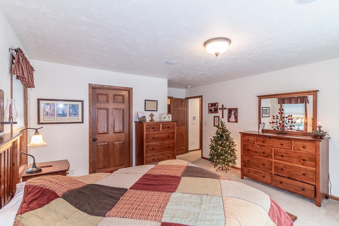 New London, Wisconsin, 54961-8857, United States, 4 Bedrooms Bedrooms, ,4 BathroomsBathrooms,Residential,For Sale,2001494