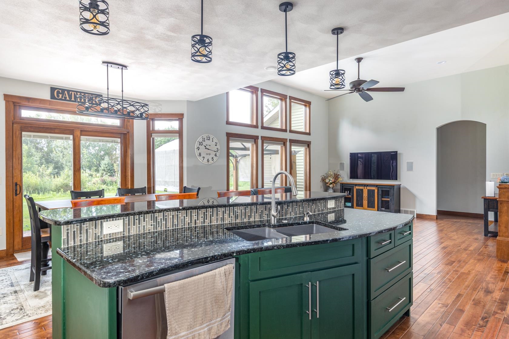 Appleton, Wisconsin, 54913, United States, 5 Bedrooms Bedrooms, ,4 BathroomsBathrooms,Residential,For Sale,1927956
