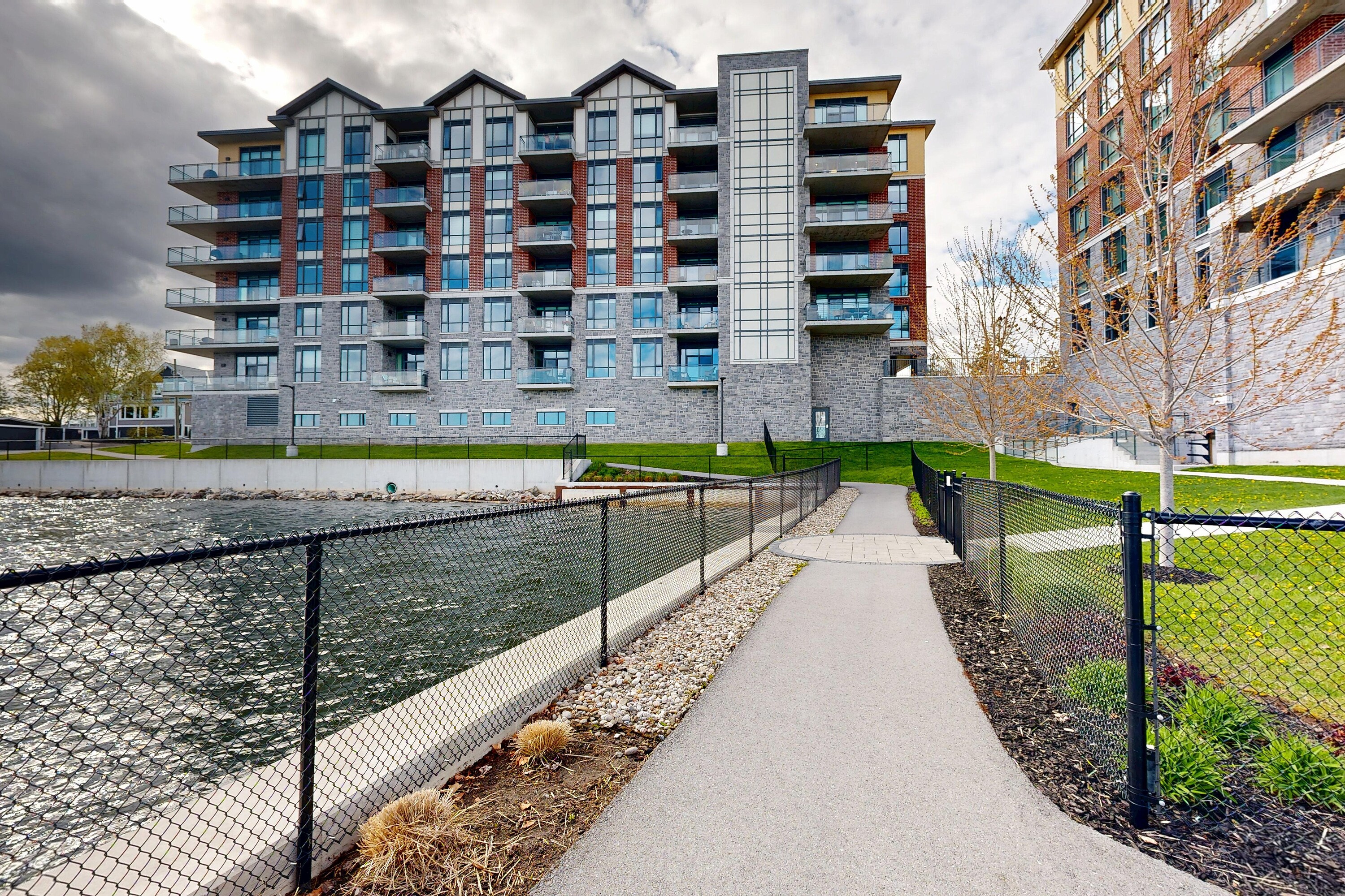  1000 Islands Waterfront Condo - 物件實景