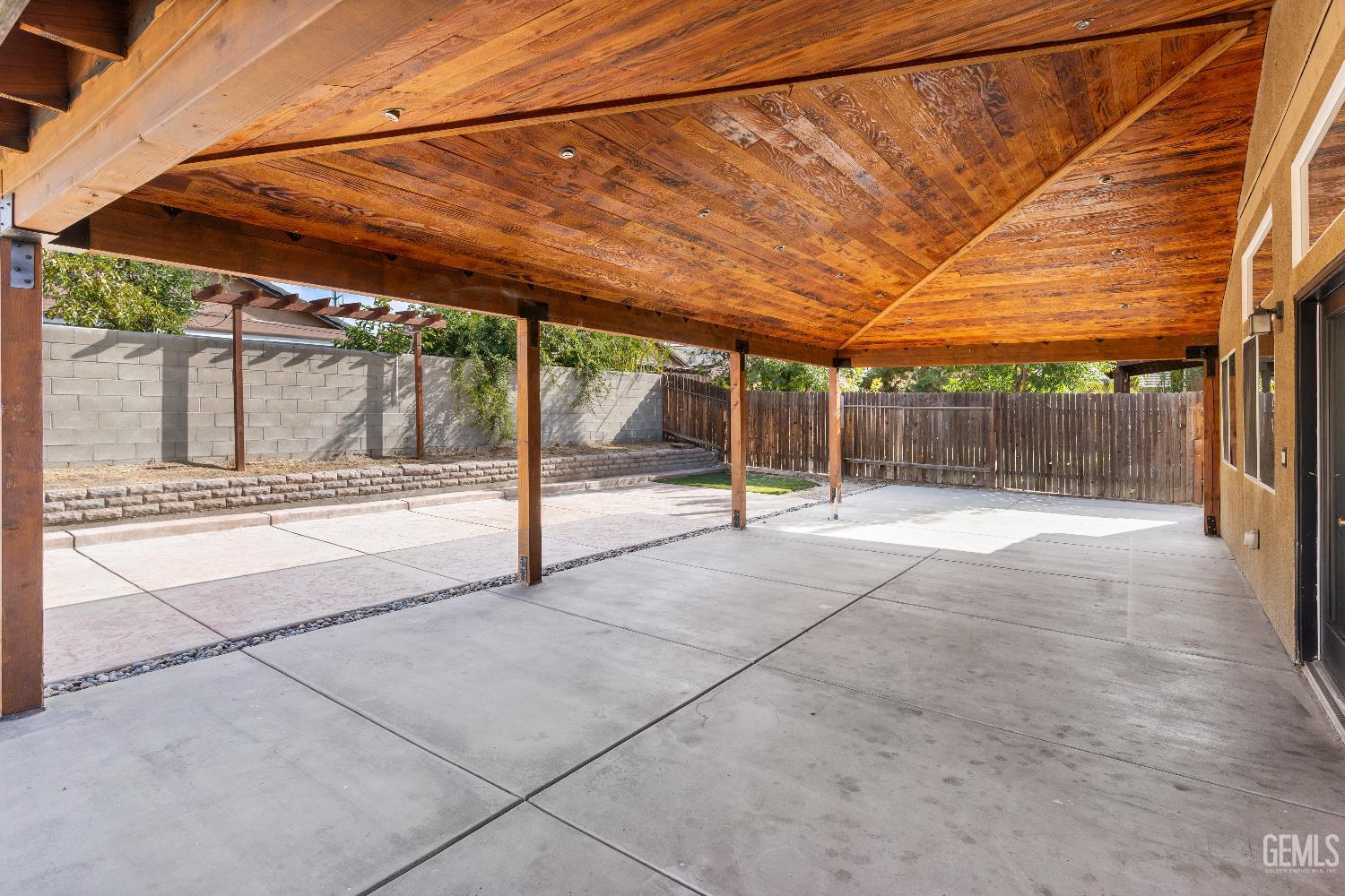 Bakersfield, California, 93311, United States, 5 Bedrooms Bedrooms, ,2 BathroomsBathrooms,Residential,For Sale,1949129