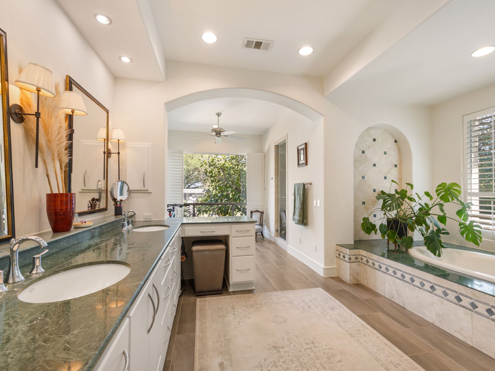  Private 2+ Acre Barton Creek Estate with Hill Country Views, Pool & Guest House - 物件實景