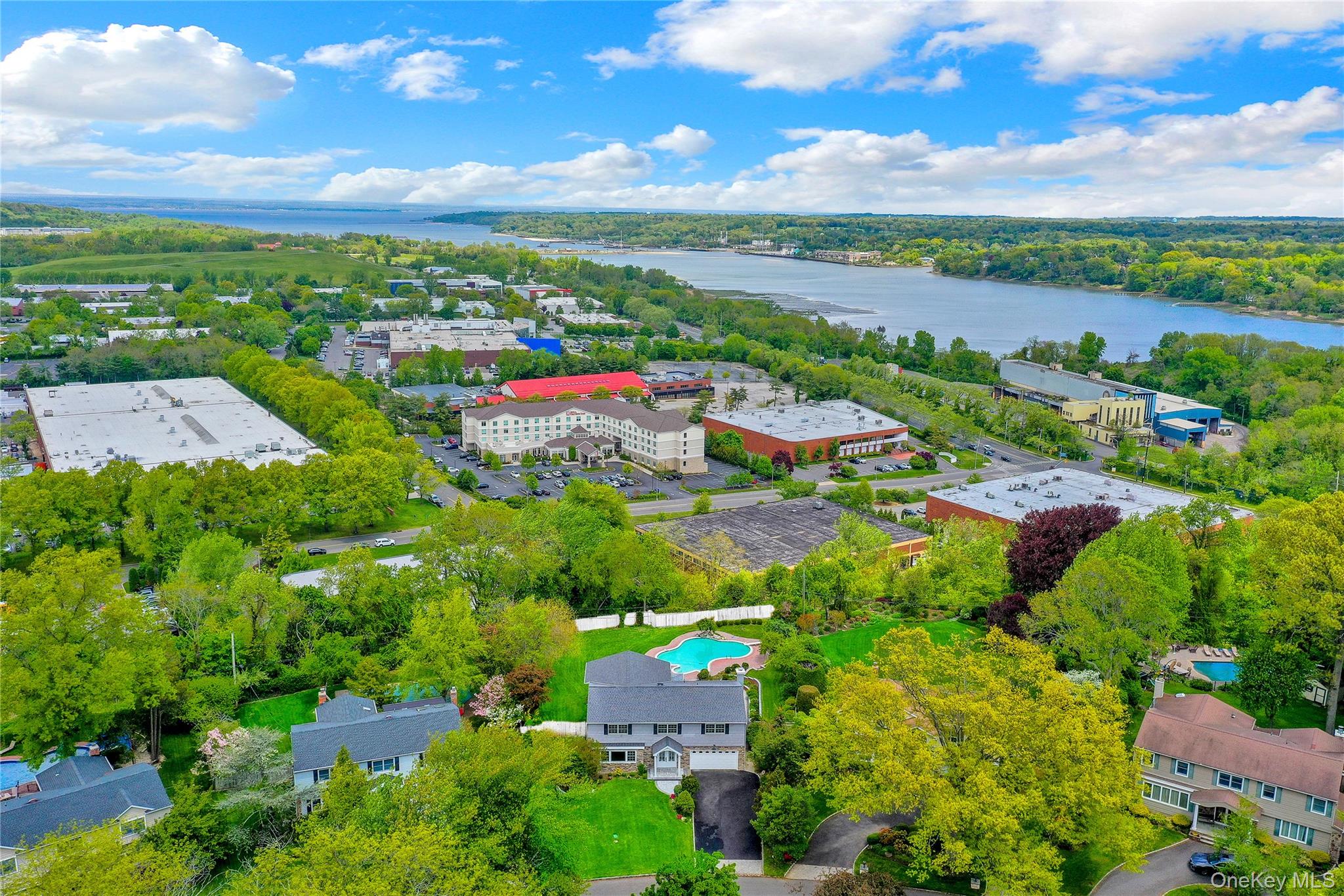  52 Woodland Road, Roslyn, NY 11576 - 物件實景