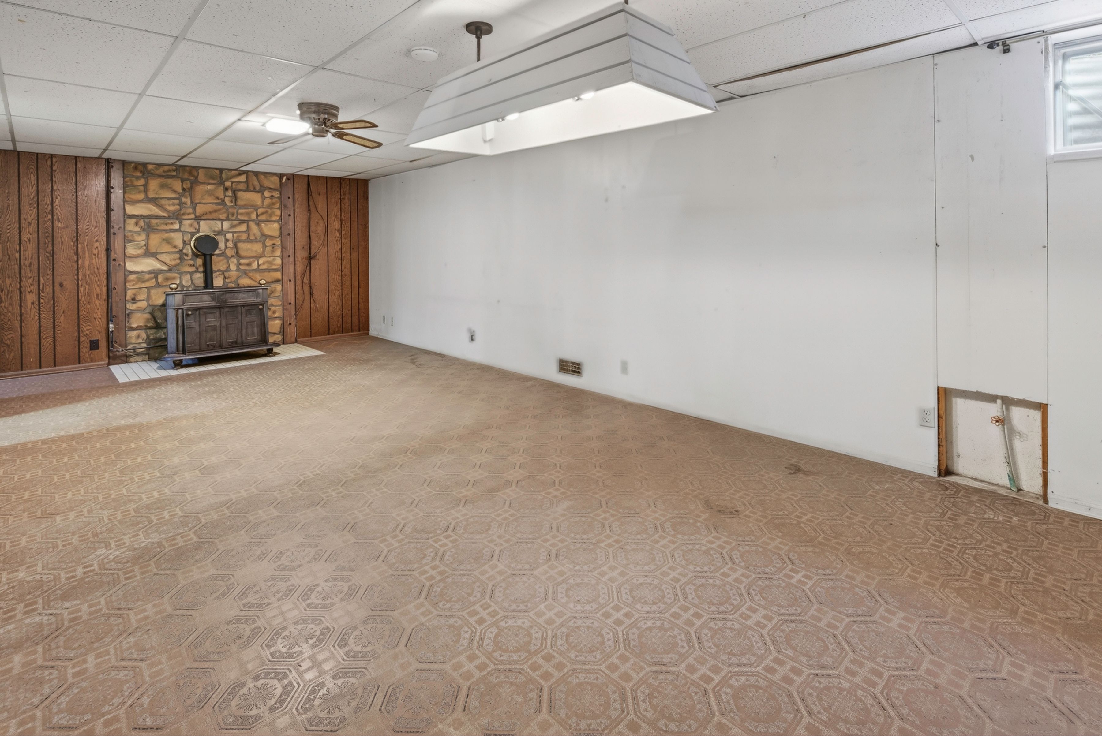  Opportunity Knocks with this Sprawling Ranch Home in Keewaydin Meadows - 物件實景