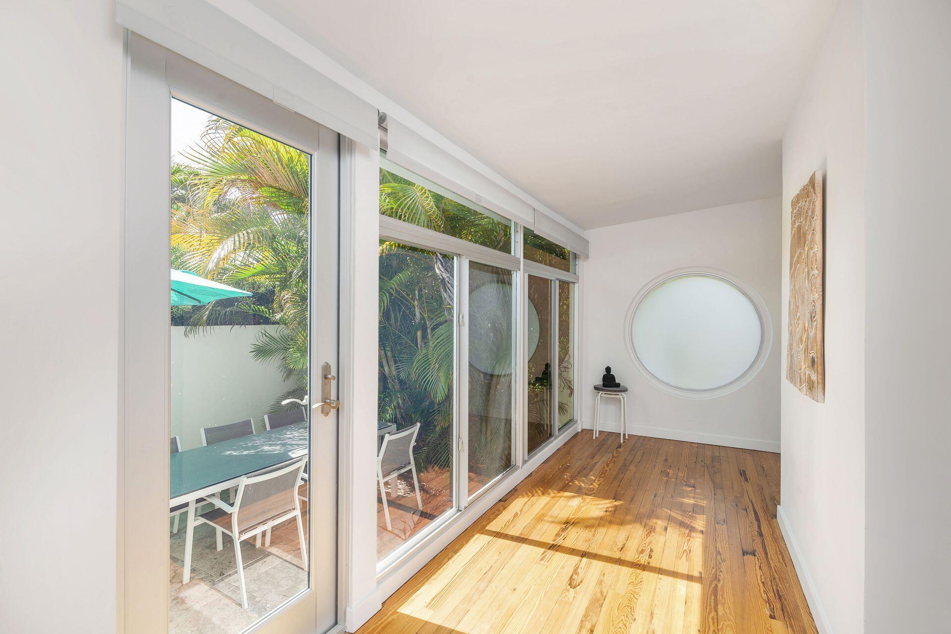 West Palm Beach, Florida, 33401, United States, 2 Bedrooms Bedrooms, ,3 BathroomsBathrooms,Residential,For Sale,2001645