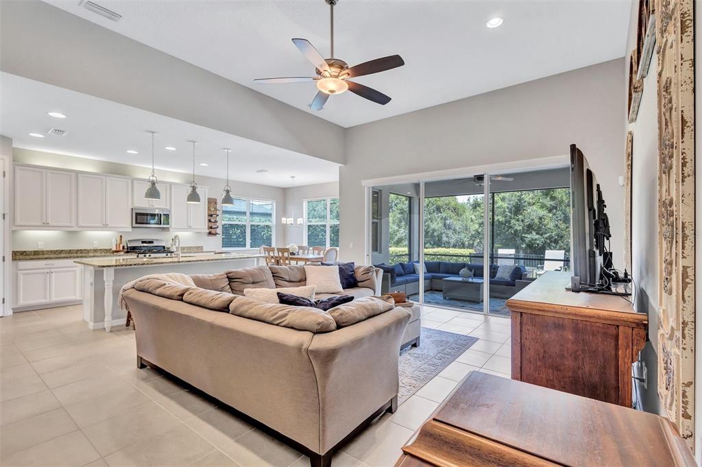 Bradenton, Florida, 34212, United States, 2 Bedrooms Bedrooms, ,2 BathroomsBathrooms,Residential,For Sale,1891618