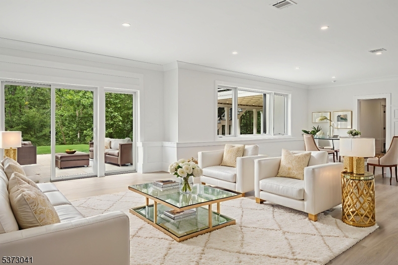 Livingston Twp., New Jersey, 07039, United States, 7 Bedrooms Bedrooms, ,9 BathroomsBathrooms,Residential,For Sale,1903454