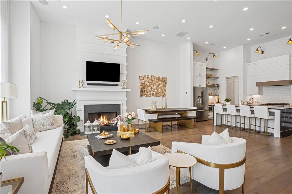 Alpharetta, Georgia, 30005, United States, 3 Bedrooms Bedrooms, ,3 BathroomsBathrooms,Residential,For Sale,1907831