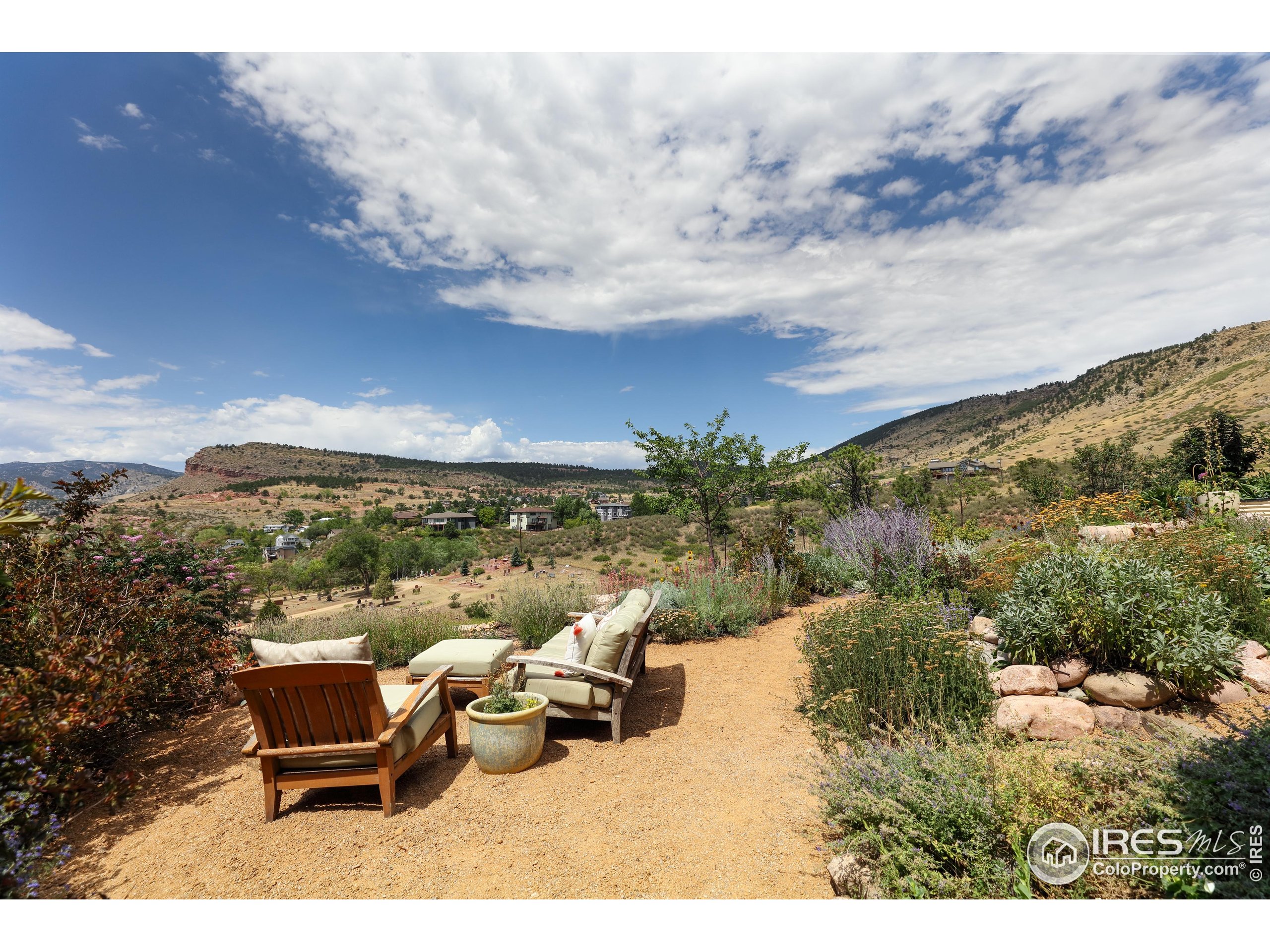 Lyons, Colorado, 80540, United States, 4 Bedrooms Bedrooms, ,2 BathroomsBathrooms,Residential,For Sale,1926189