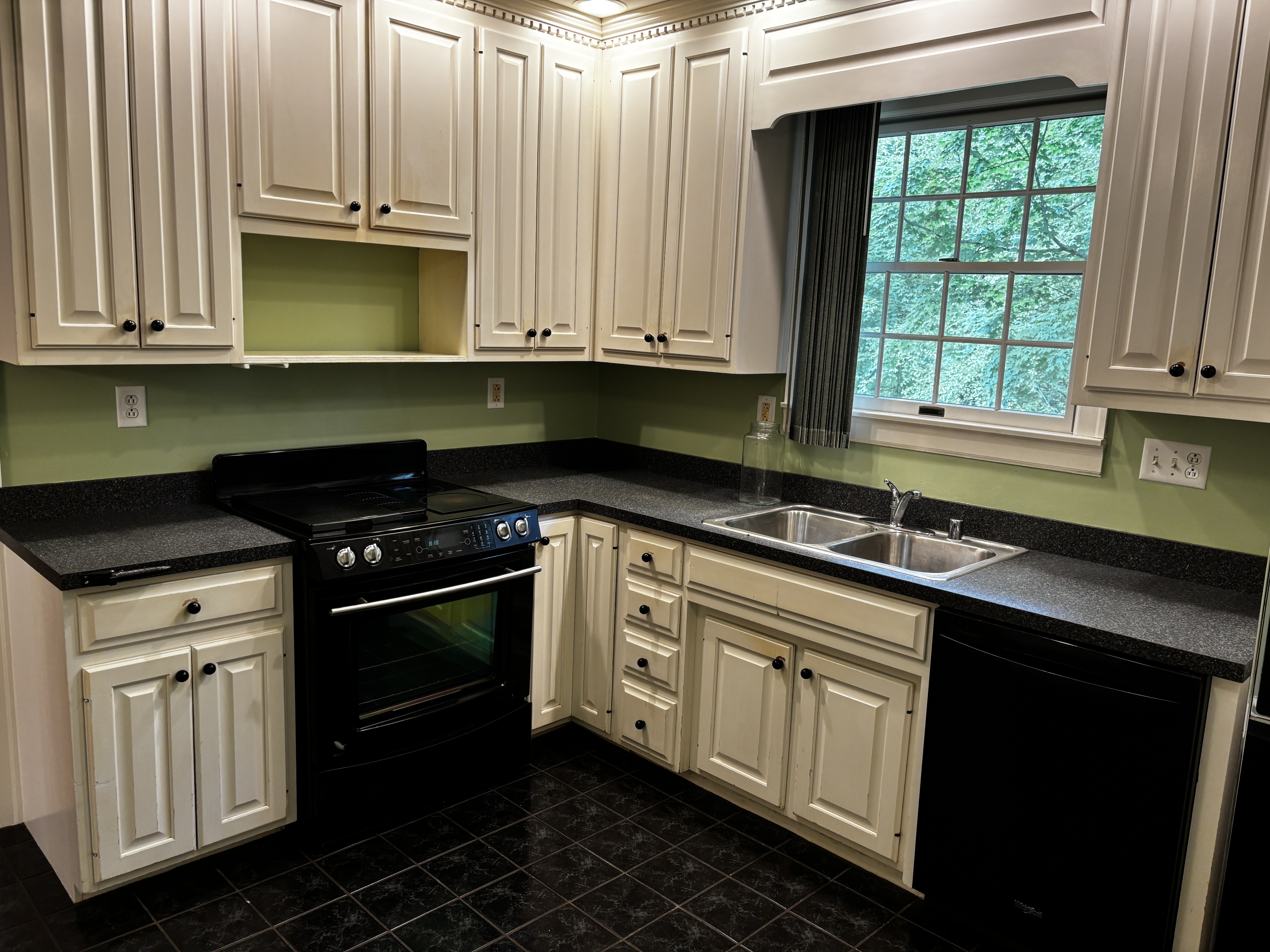 Frankfort, Kentucky, 40601, United States, 3 Bedrooms Bedrooms, ,3 BathroomsBathrooms,Residential,For Sale,2049157