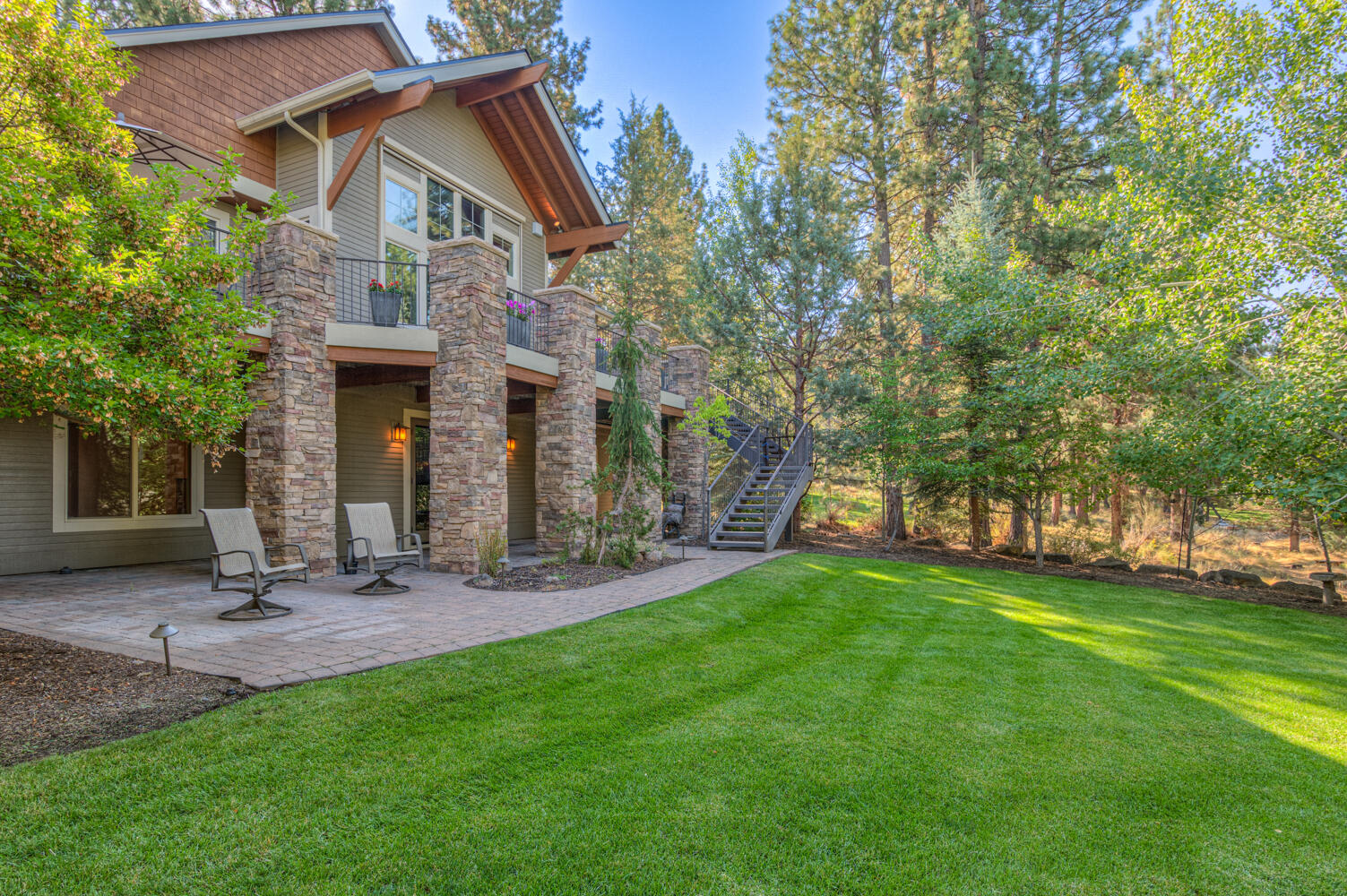 Bend, Oregon, 97703, United States, 4 Bedrooms Bedrooms, ,5 BathroomsBathrooms,Residential,For Sale,1979123