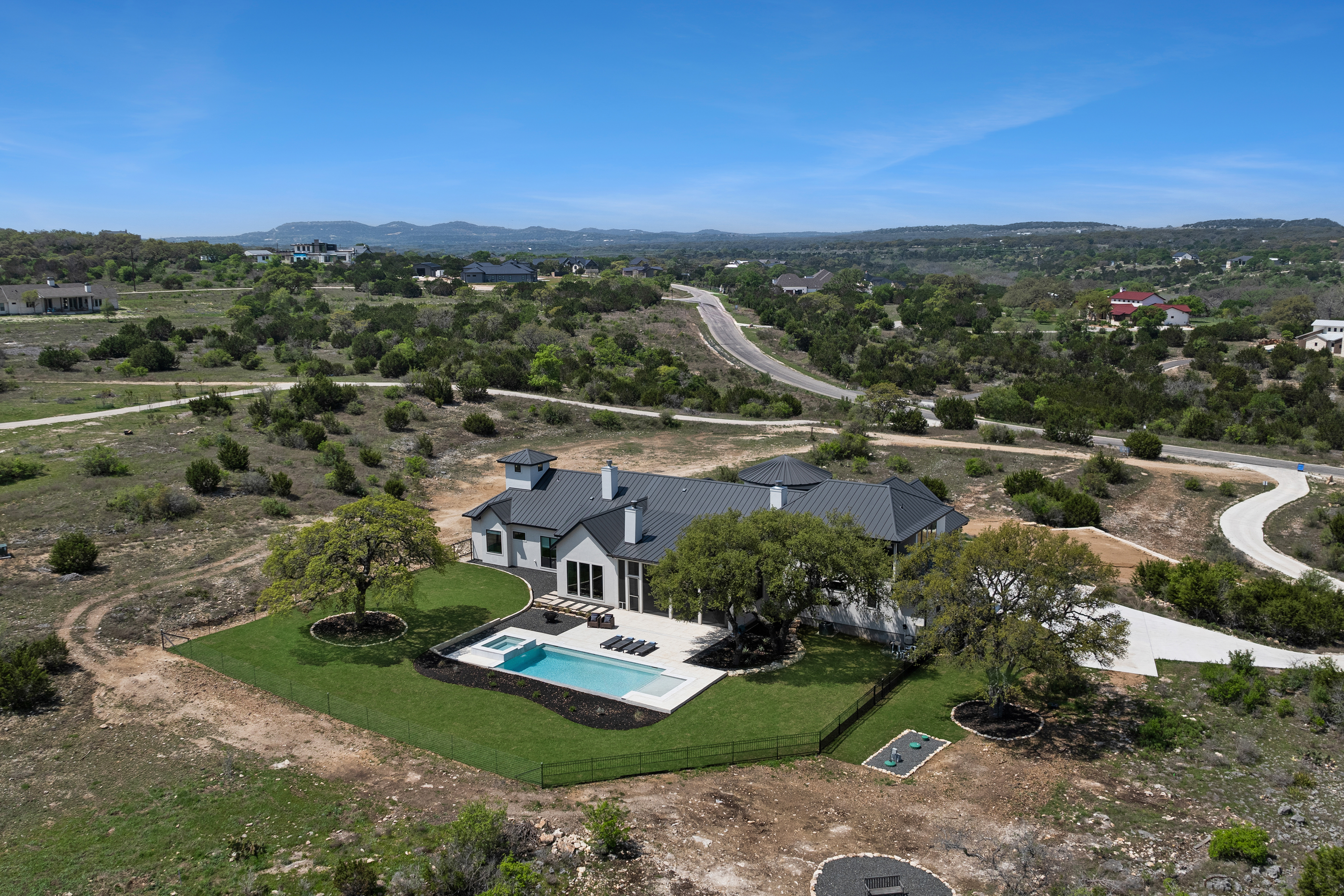  Private 15-Acre Estate with Modern Design and Scenic Hill Country Views - 物件實景