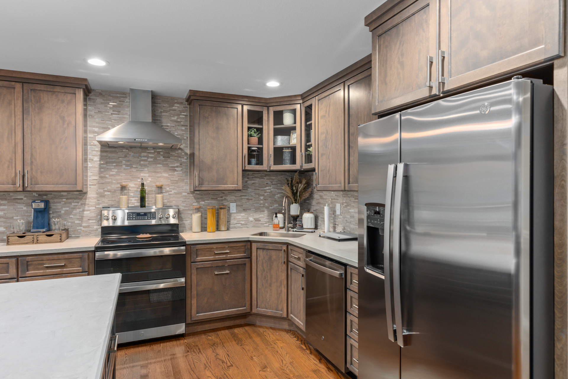 Litchfield, Illinois, 62056, United States, 5 Bedrooms Bedrooms, ,4 BathroomsBathrooms,Residential,For Sale,1979153