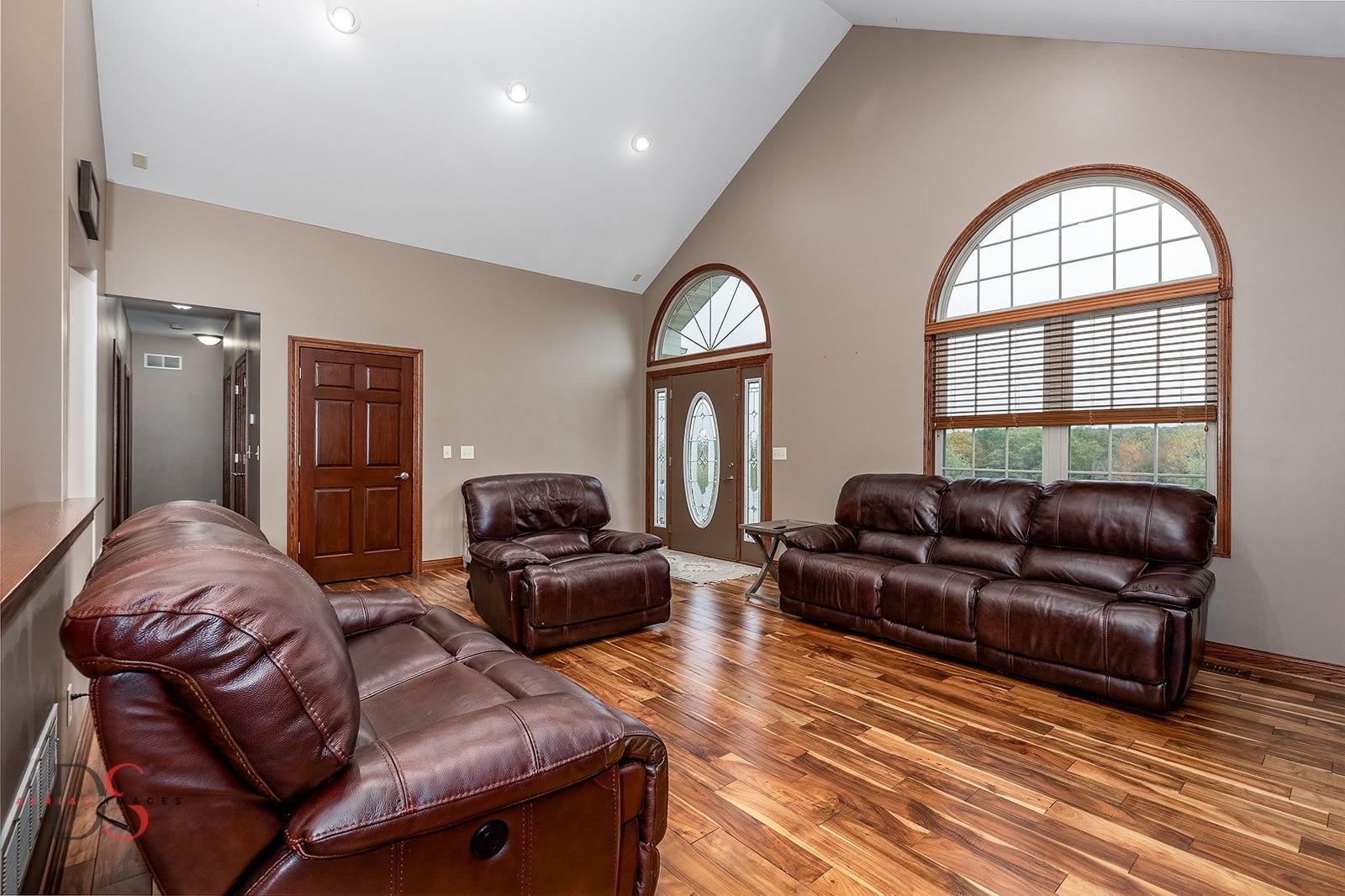 Marseilles, Illinois, 61341, United States, 4 Bedrooms Bedrooms, ,3 BathroomsBathrooms,Residential,For Sale,1970434