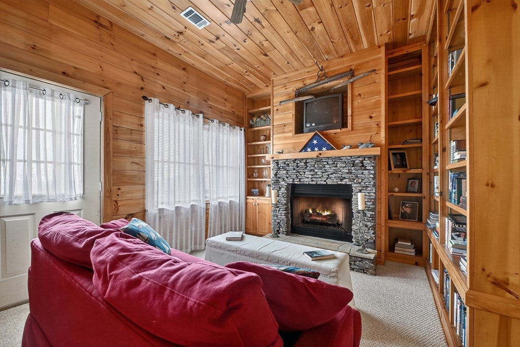 Ellijay, Georgia, 30536, United States, 3 Bedrooms Bedrooms, ,3 BathroomsBathrooms,Residential,For Sale,2009787