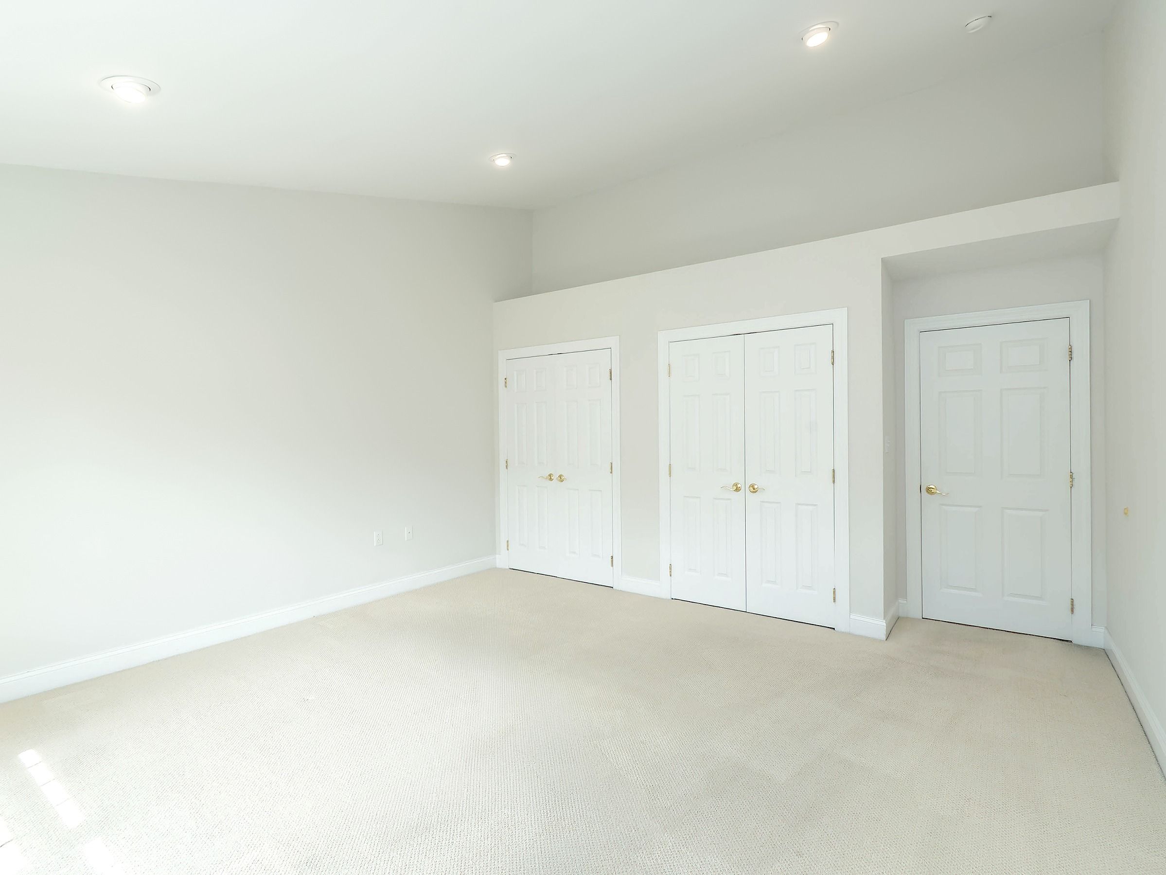  194 Pond View Drive, Port Washington, NY, 11050 - 物件實景