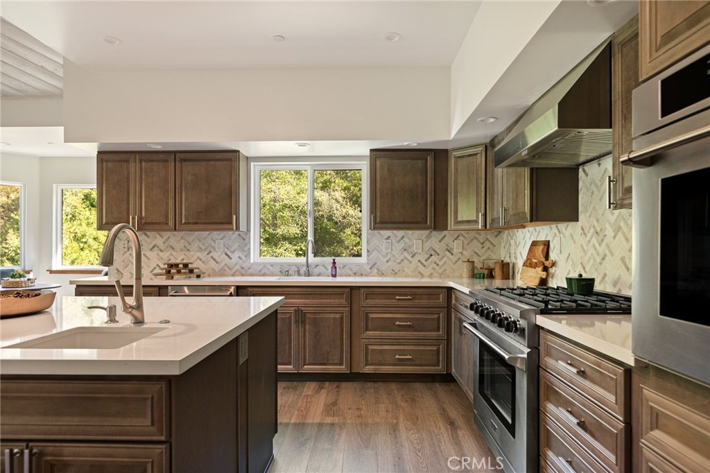 Lake Arrowhead, California, 92352, United States, 4 Bedrooms Bedrooms, ,5 BathroomsBathrooms,Residential,For Sale,1989465