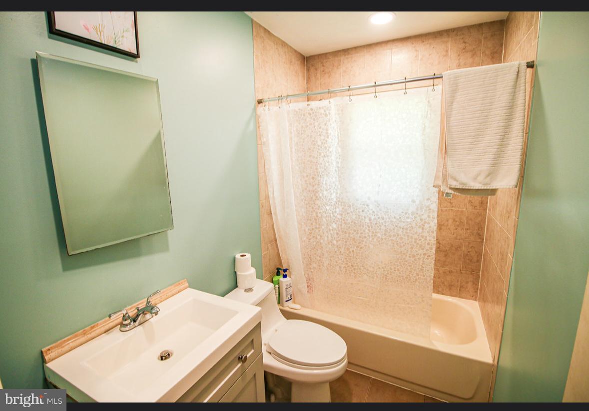 Annapolis, Maryland, 21409, United States, 5 Bedrooms Bedrooms, ,2 BathroomsBathrooms,Residential,For Sale,1891353