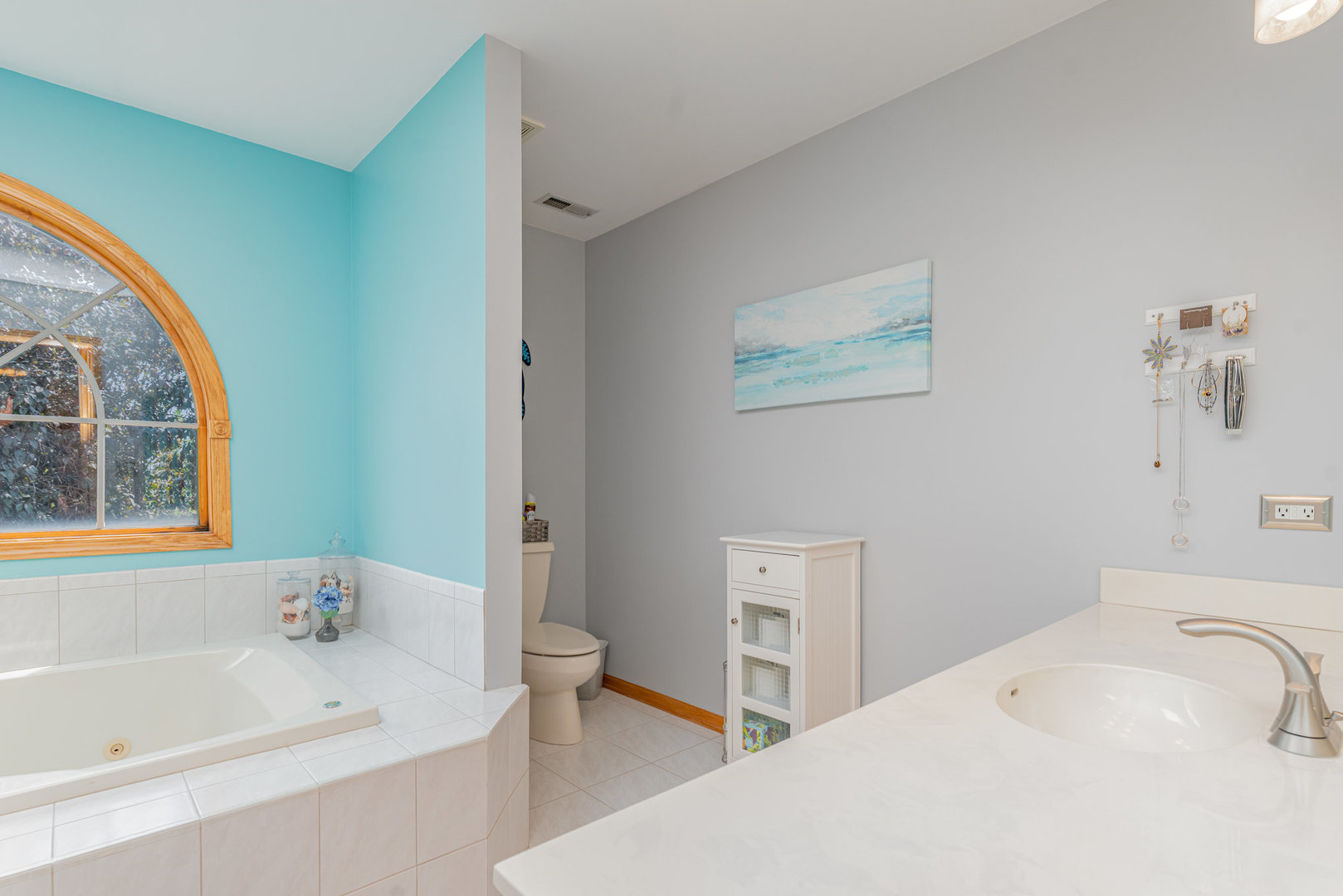 Mokena, Illinois, 60448, United States, 4 Bedrooms Bedrooms, ,4 BathroomsBathrooms,Residential,For Sale,2013568