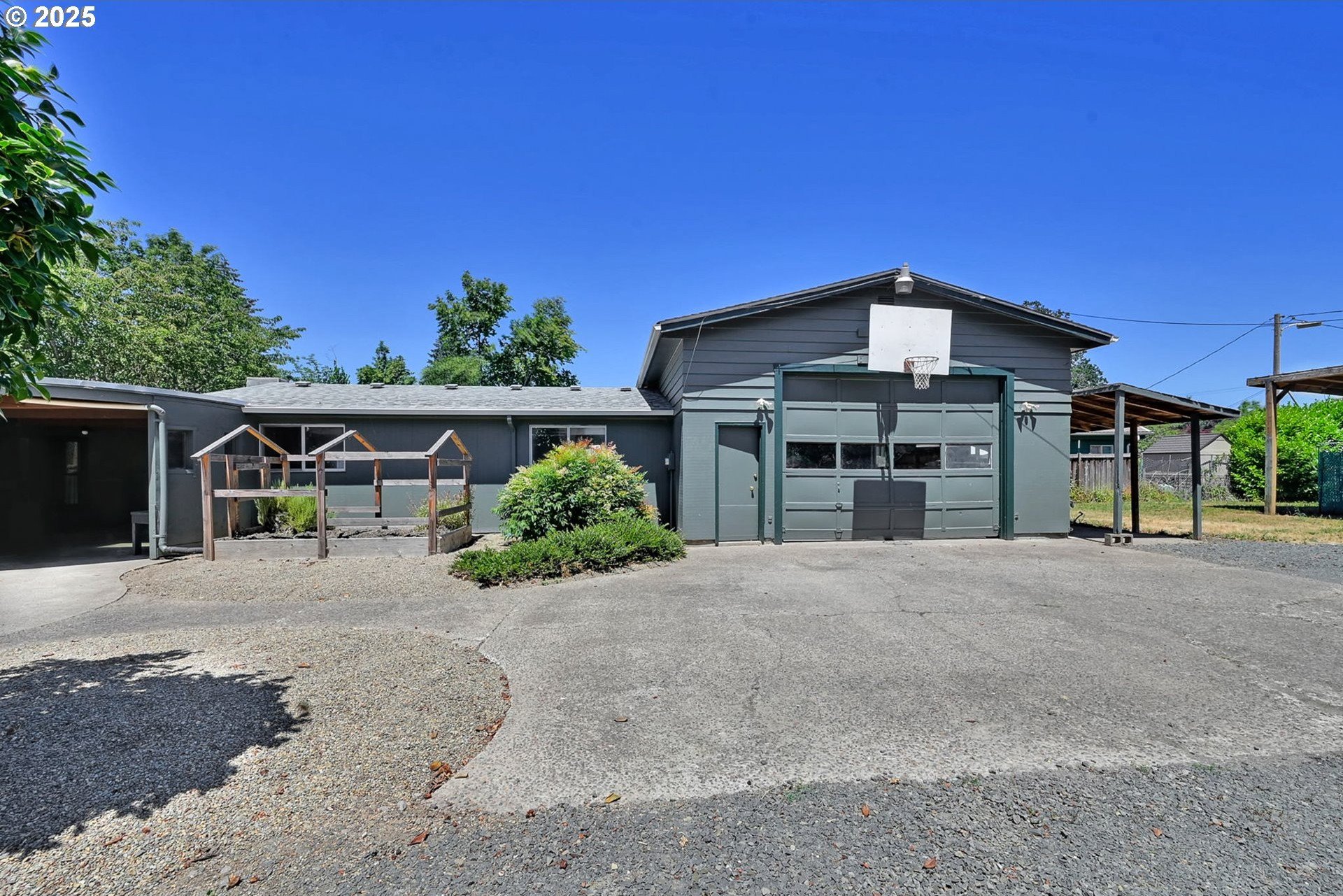 Springfield, Oregon, 97477, United States, 4 Bedrooms Bedrooms, ,2 BathroomsBathrooms,Residential,For Sale,1918433