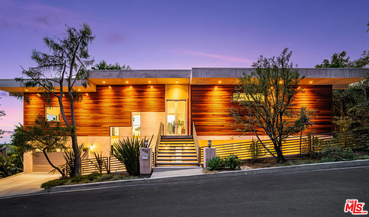 Los Angeles, California, 90049, United States, 4 Bedrooms Bedrooms, ,5 BathroomsBathrooms,Residential,For Sale,1901289