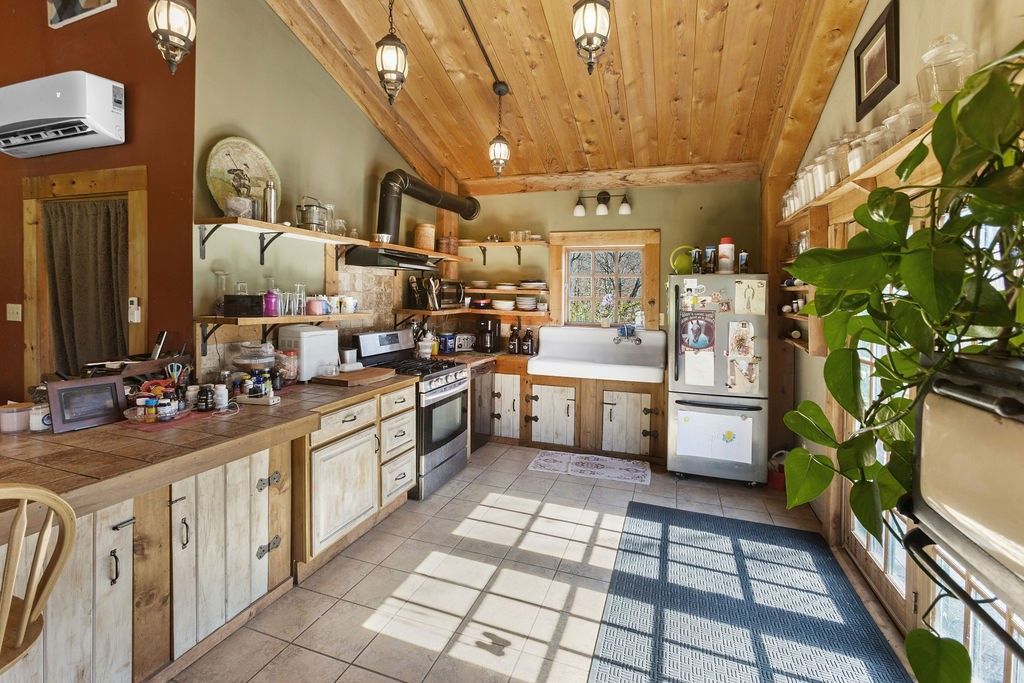 East Meredith, New York, 13757, United States, 3 Bedrooms Bedrooms, ,1 BathroomBathrooms,Residential,For Sale,1991594