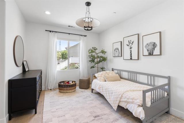 Escondido, California, 92029, United States, 5 Bedrooms Bedrooms, ,5 BathroomsBathrooms,Residential,For Sale,2029971