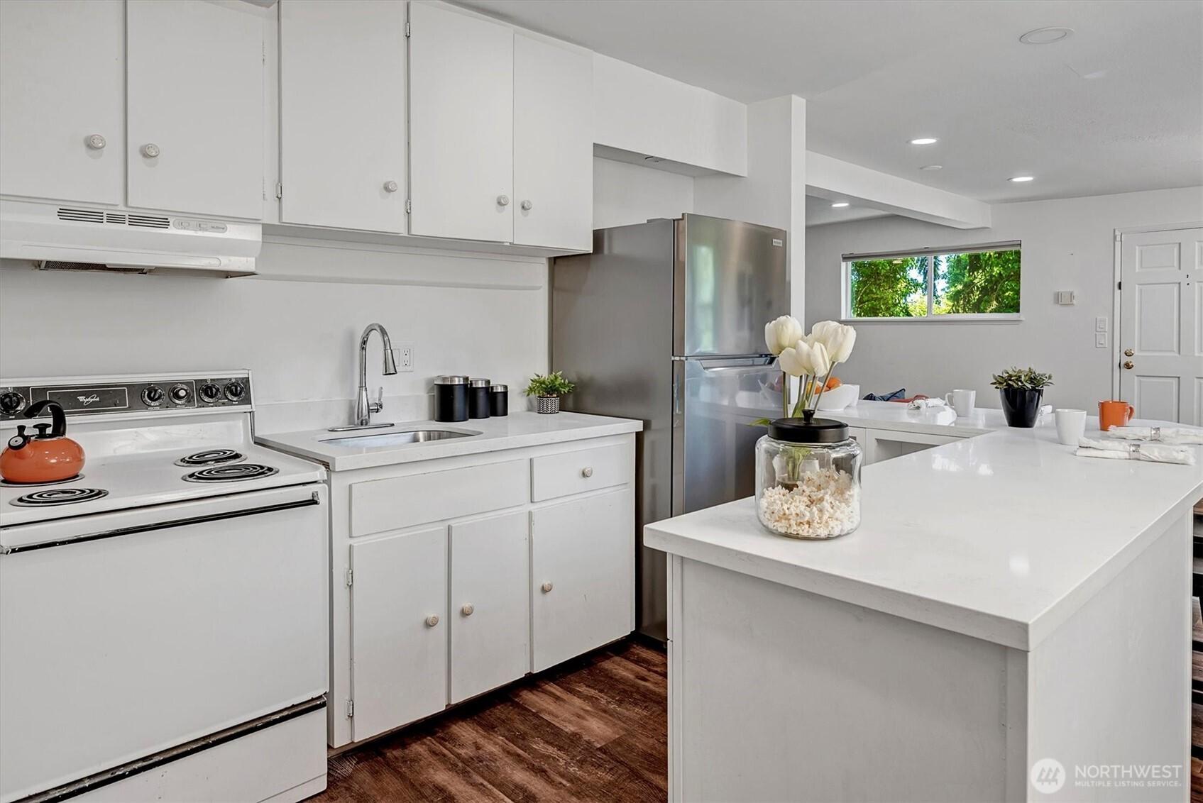 MOUNTLAKE TERRACE, Washington, 98043, United States, 4 Bedrooms Bedrooms, ,2 BathroomsBathrooms,Residential,For Sale,1890817