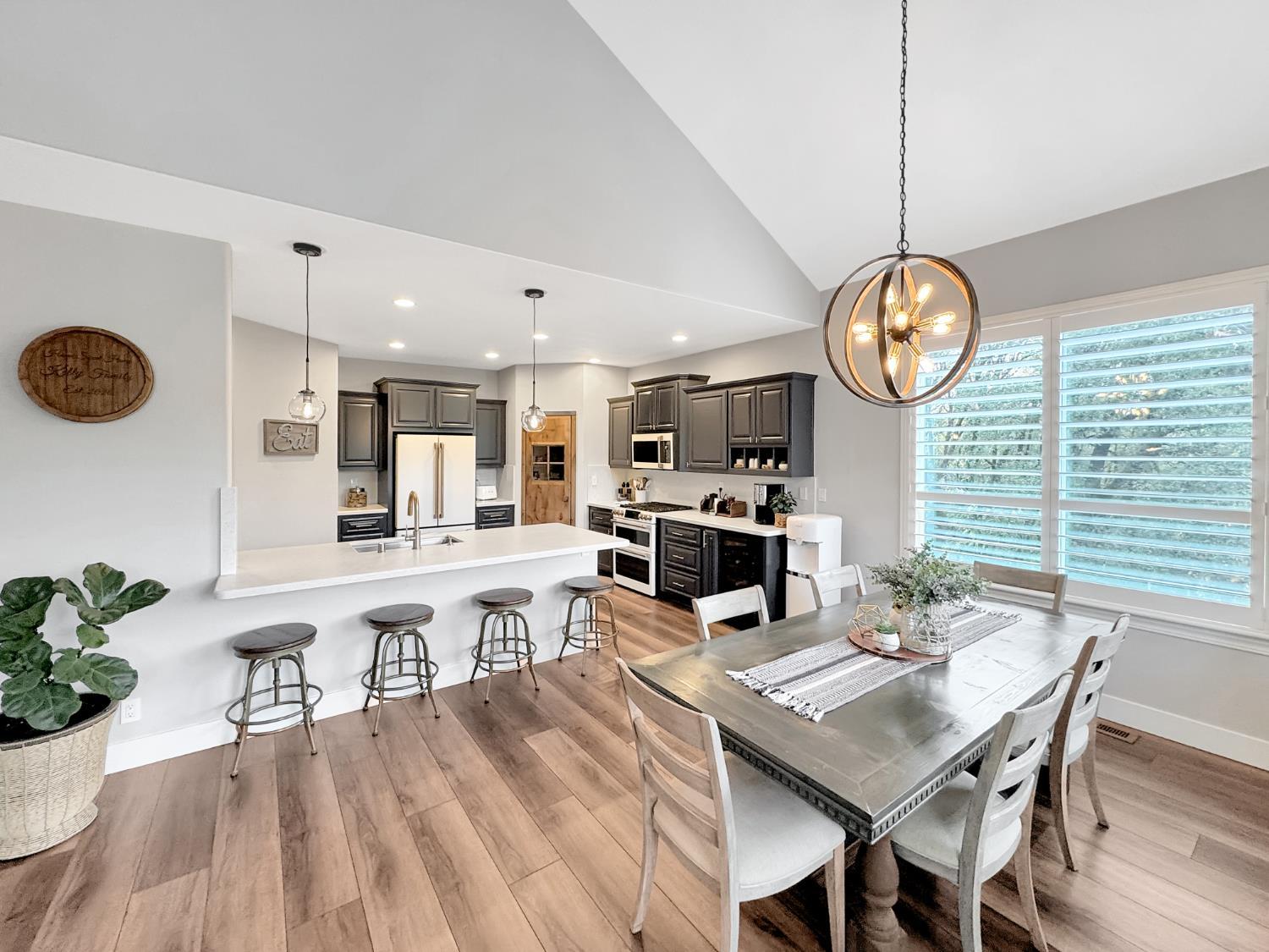 Colfax, California, 95713, United States, 5 Bedrooms Bedrooms, ,3 BathroomsBathrooms,Residential,For Sale,2002832