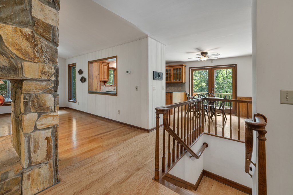 Hayesville, North Carolina, 28904, United States, 4 Bedrooms Bedrooms, ,3 BathroomsBathrooms,Residential,For Sale,1983096