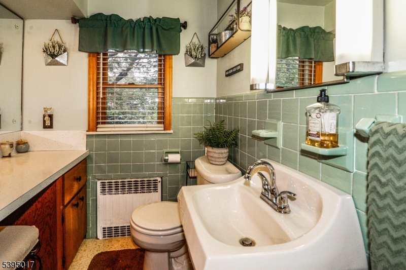 Rahway City, New Jersey, 07065, United States, 4 Bedrooms Bedrooms, ,2 BathroomsBathrooms,Residential,For Sale,1986510