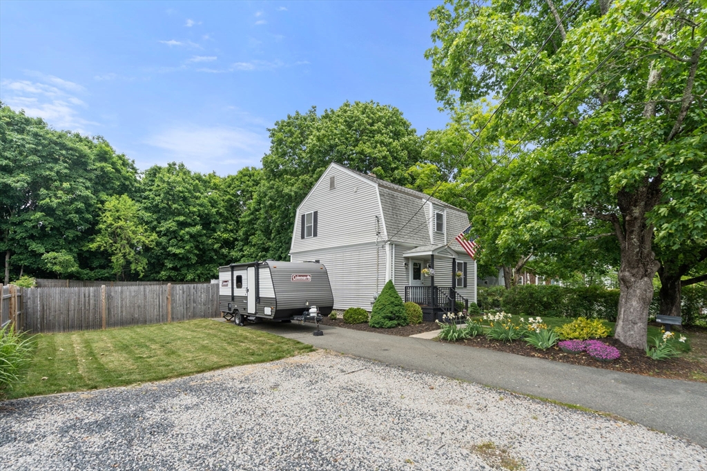 Abington, Massachusetts, 02351, United States, 3 Bedrooms Bedrooms, ,2 BathroomsBathrooms,Residential,For Sale,1907735