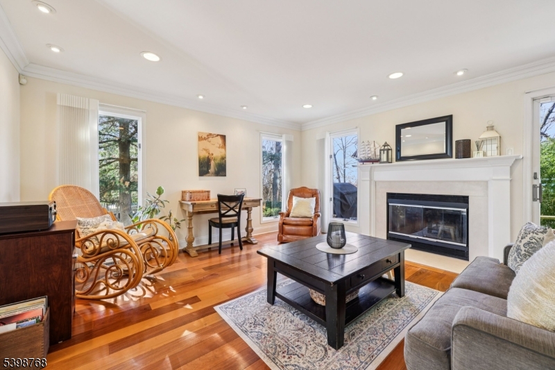 Wayne Twp., New Jersey, 07470, United States, 2 Bedrooms Bedrooms, ,3 BathroomsBathrooms,Residential,For Sale,2002003