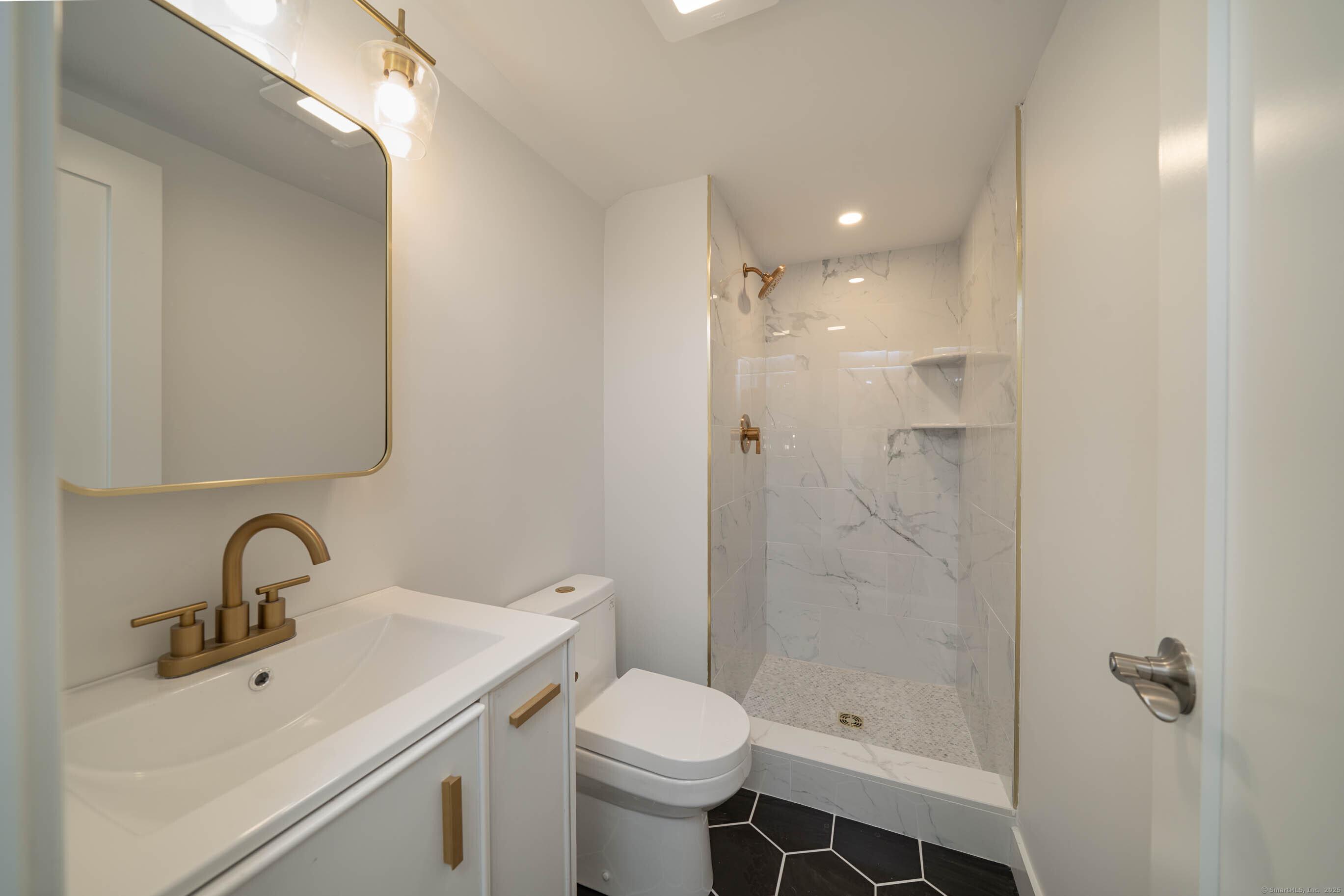 Branford, Connecticut, 06405, United States, 2 Bedrooms Bedrooms, ,3 BathroomsBathrooms,Residential,For Sale,1992436