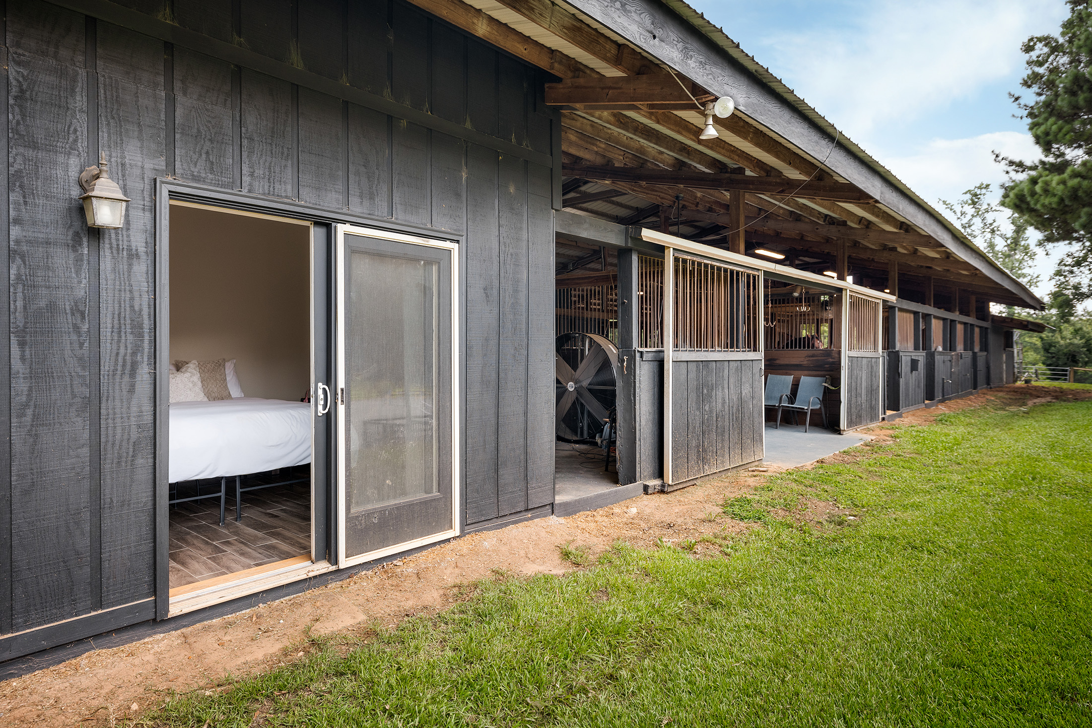  Rare Equestrian Facility with Prestigious Address - 物件實景